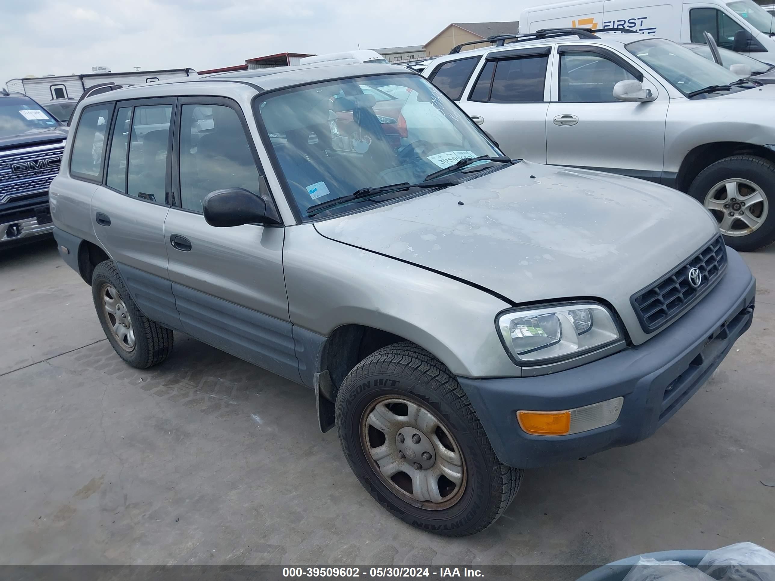 TOYOTA RAV 4 1999 jt3hp10v9x0200227