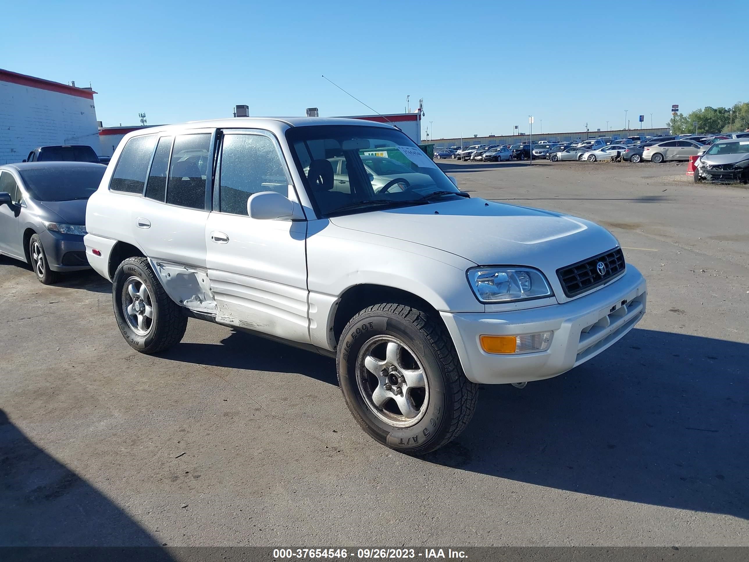 TOYOTA RAV 4 1999 jt3hp10vxx7132074