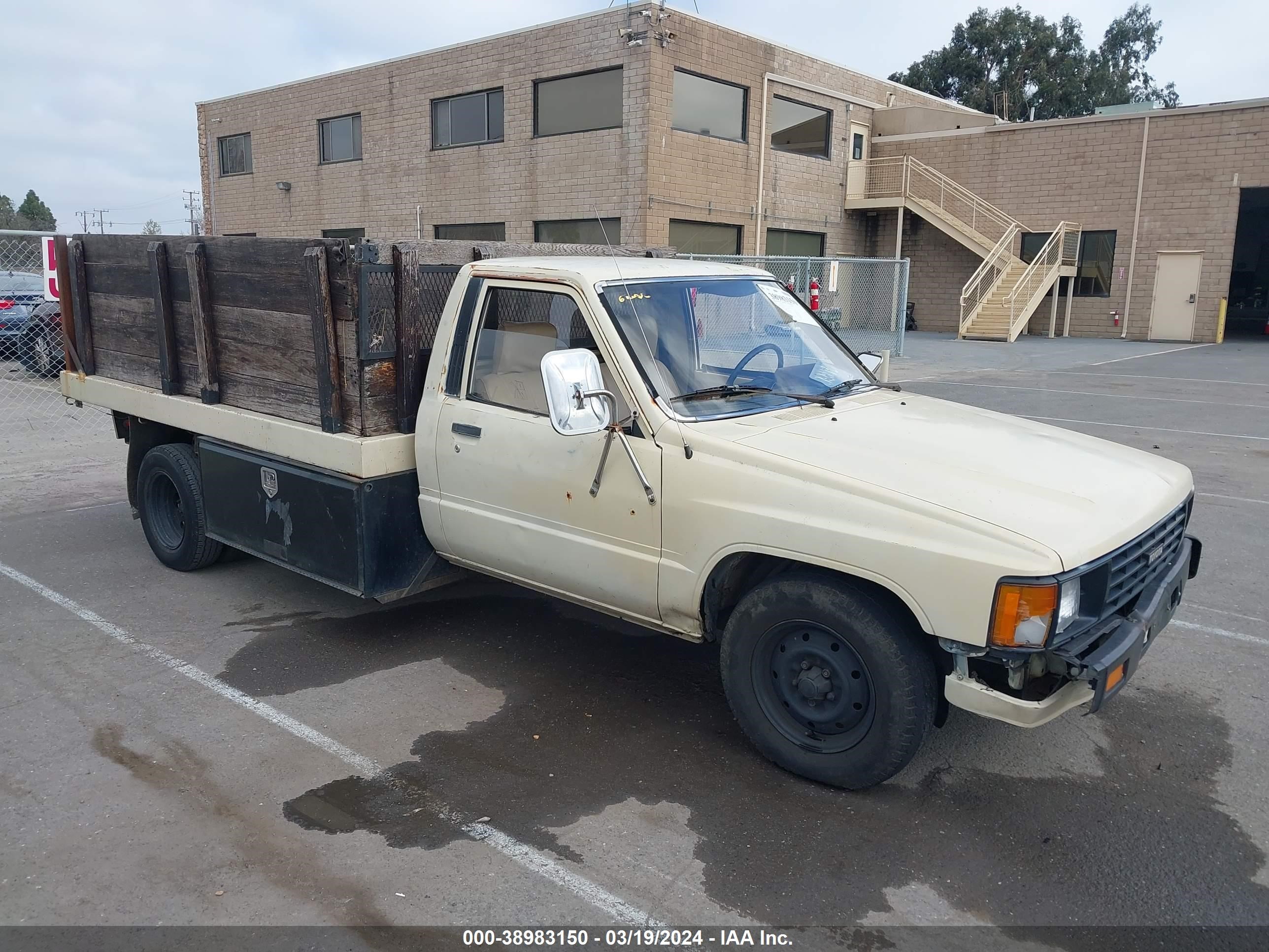 TOYOTA PICKUP 1986 jt5rn75t1g0008814