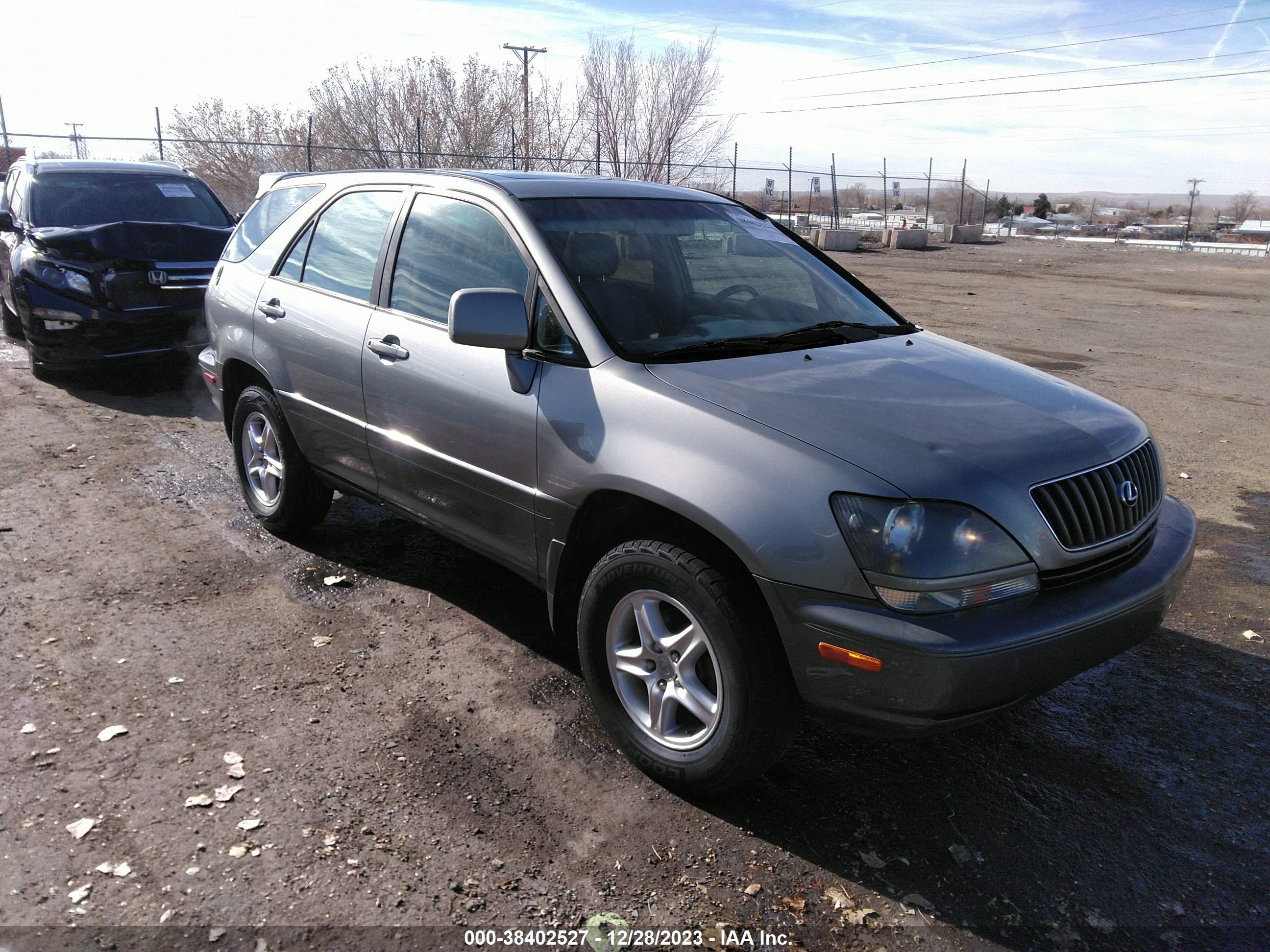 LEXUS RX 2000 jt6gf10u2y0078272