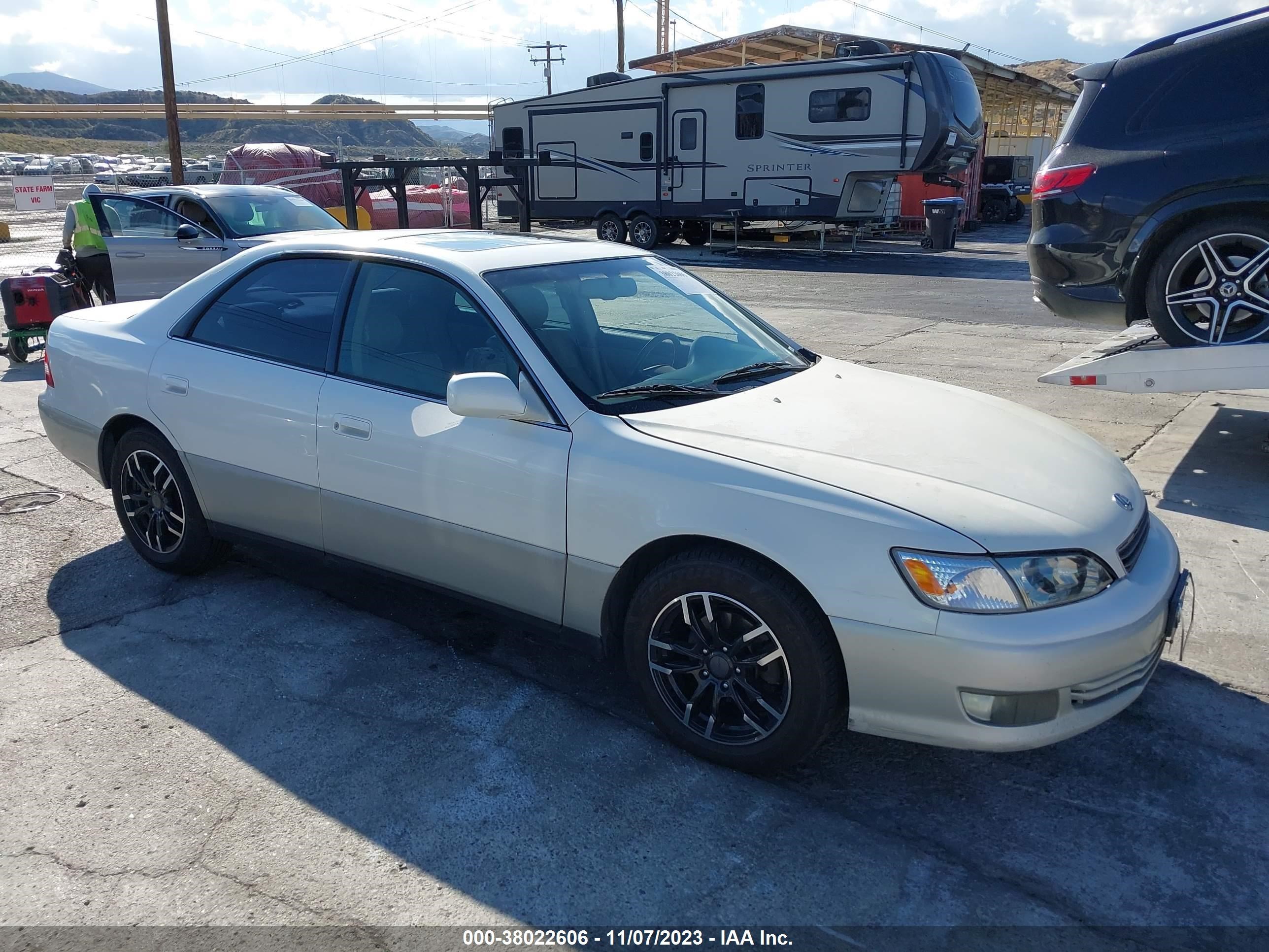 LEXUS ES 2001 jt8bf28g815112195