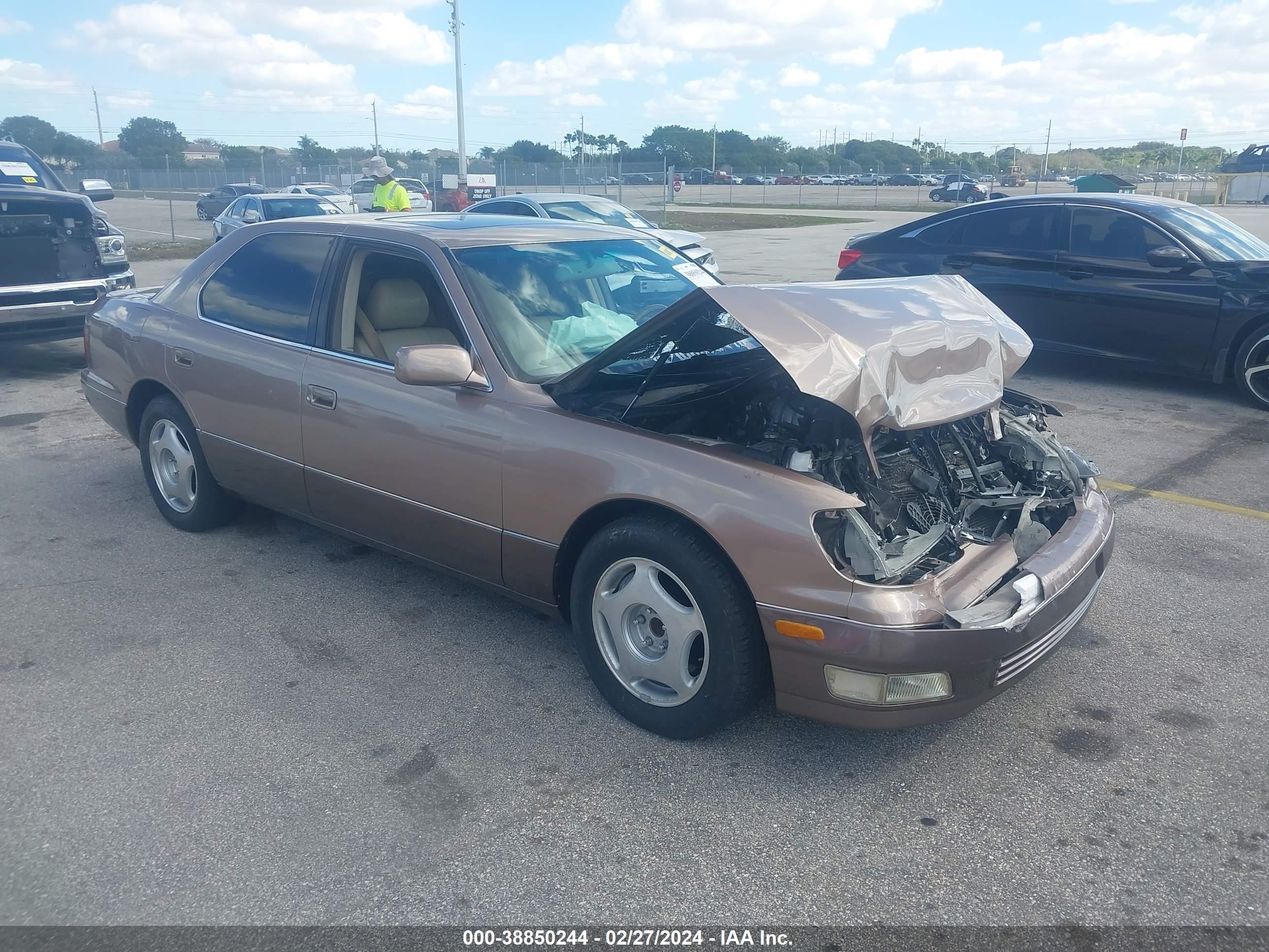 LEXUS LS 1999 jt8bh28f4x0151504