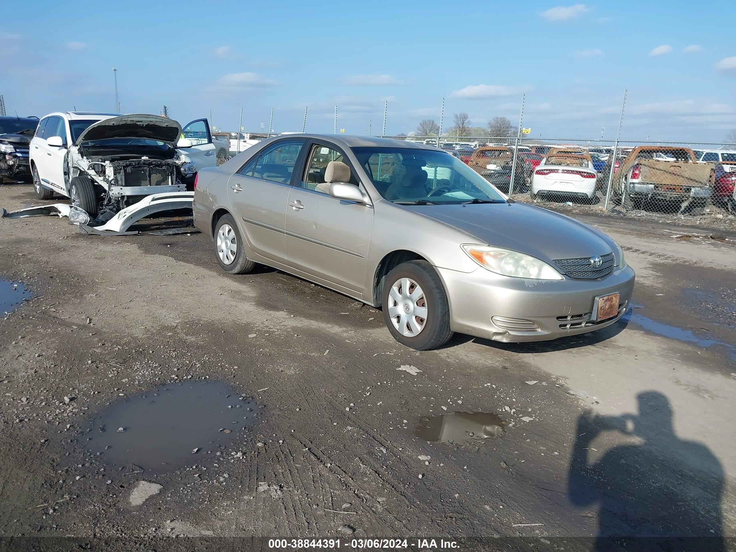 TOYOTA CAMRY 2002 jtdbe32k520099654