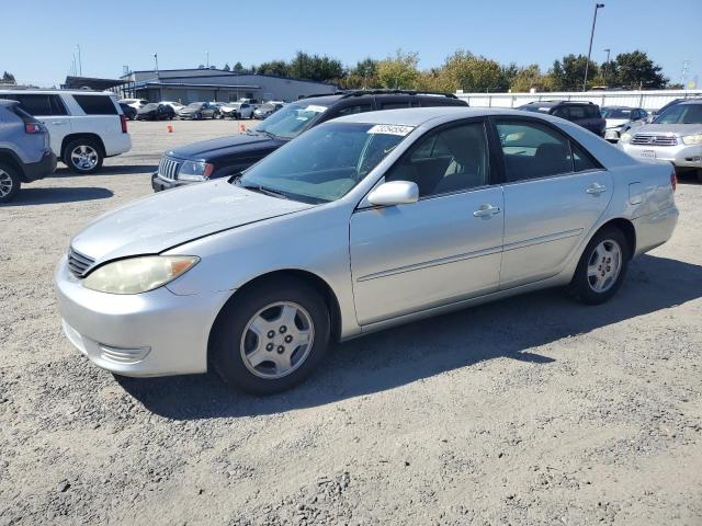 TOYOTA CAMRY LE 2005 jtdbe32k553023970