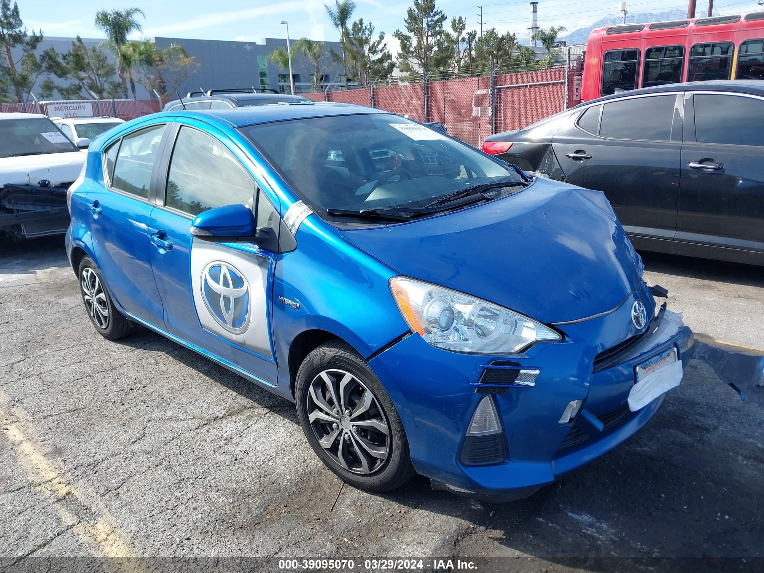 TOYOTA PRIUS C 2014 jtdkdtb31e1573853