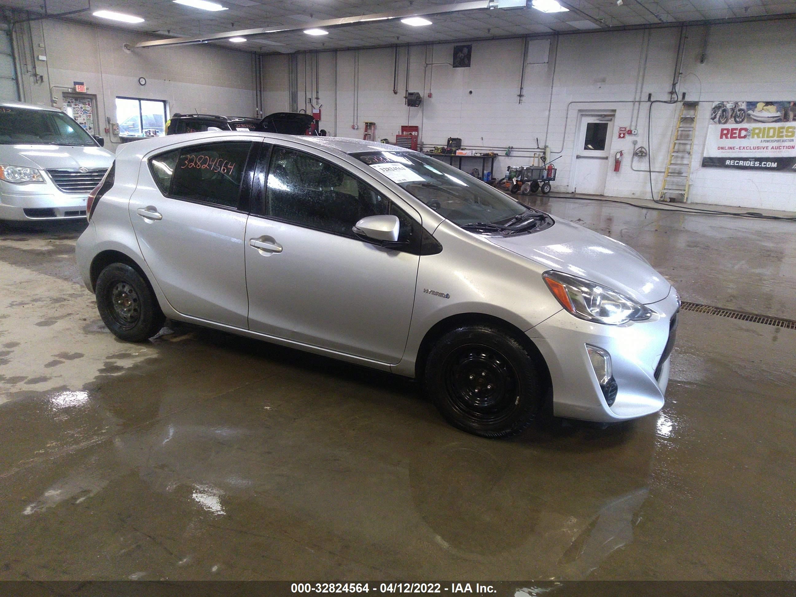 TOYOTA PRIUS C 2015 jtdkdtb32f1107852