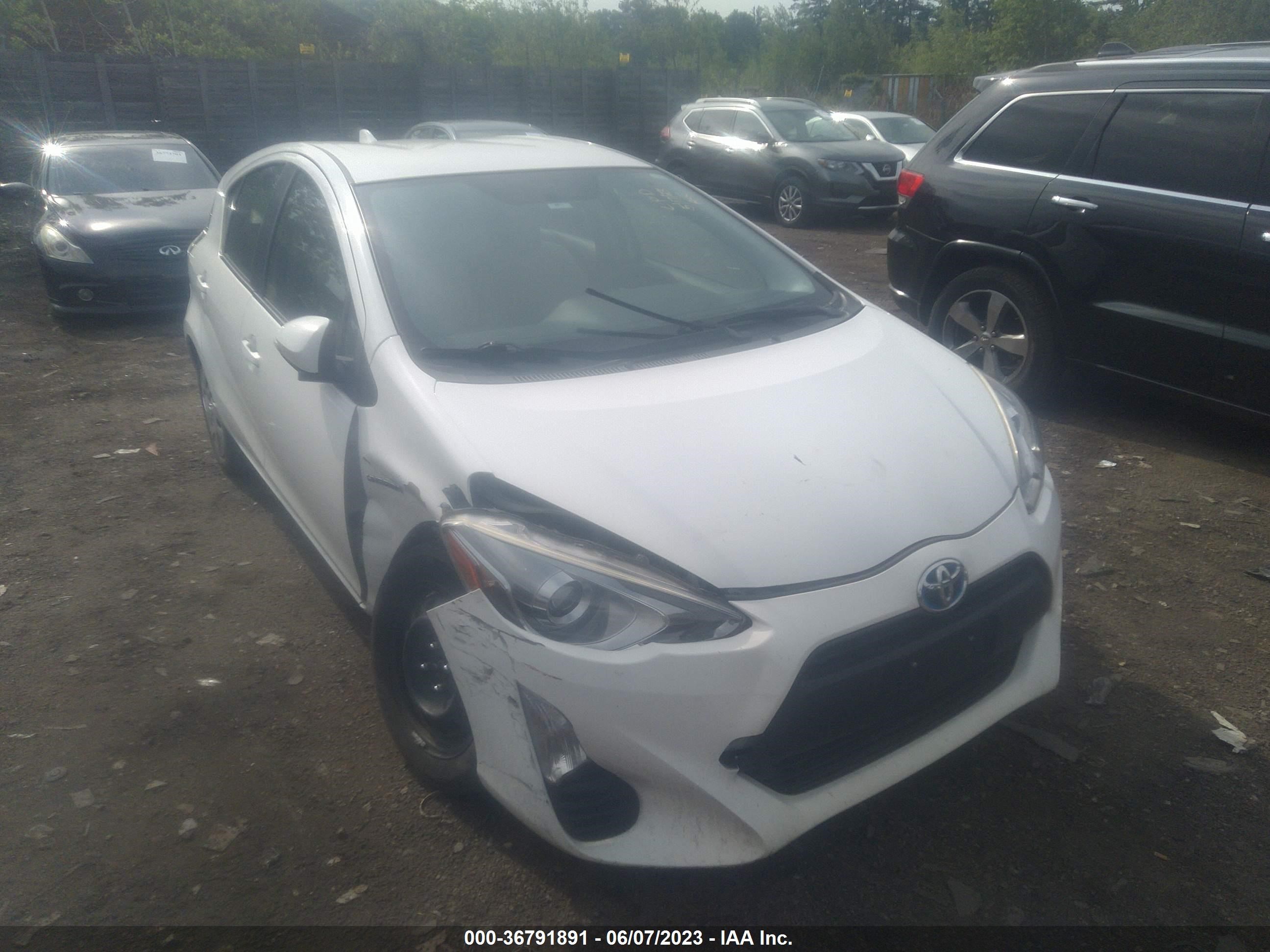 TOYOTA PRIUS C 2016 jtdkdtb32g1117587