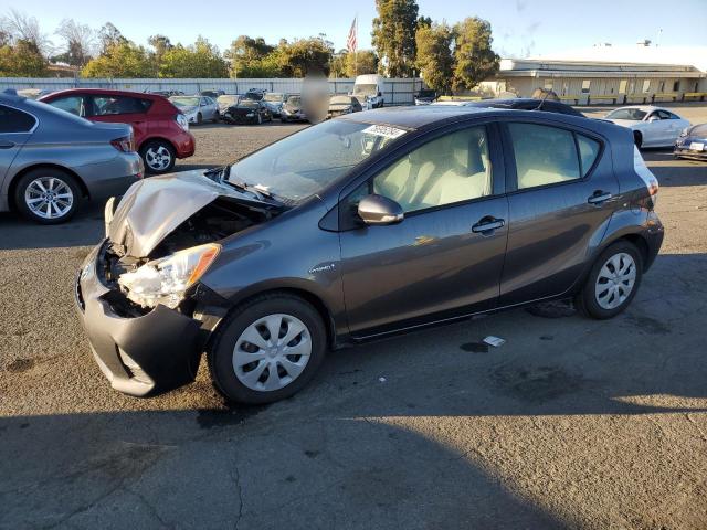 TOYOTA PRIUS C 2013 jtdkdtb34d1048459