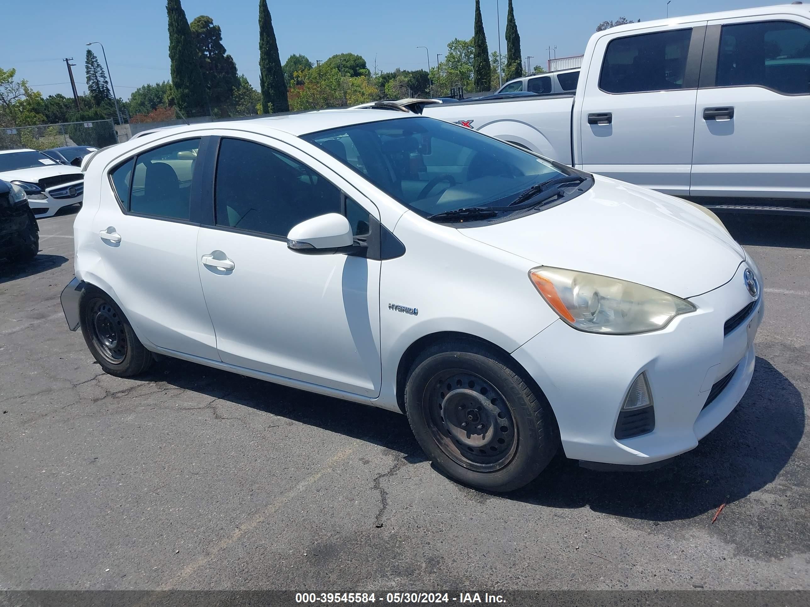 TOYOTA PRIUS C 2013 jtdkdtb34d1549514