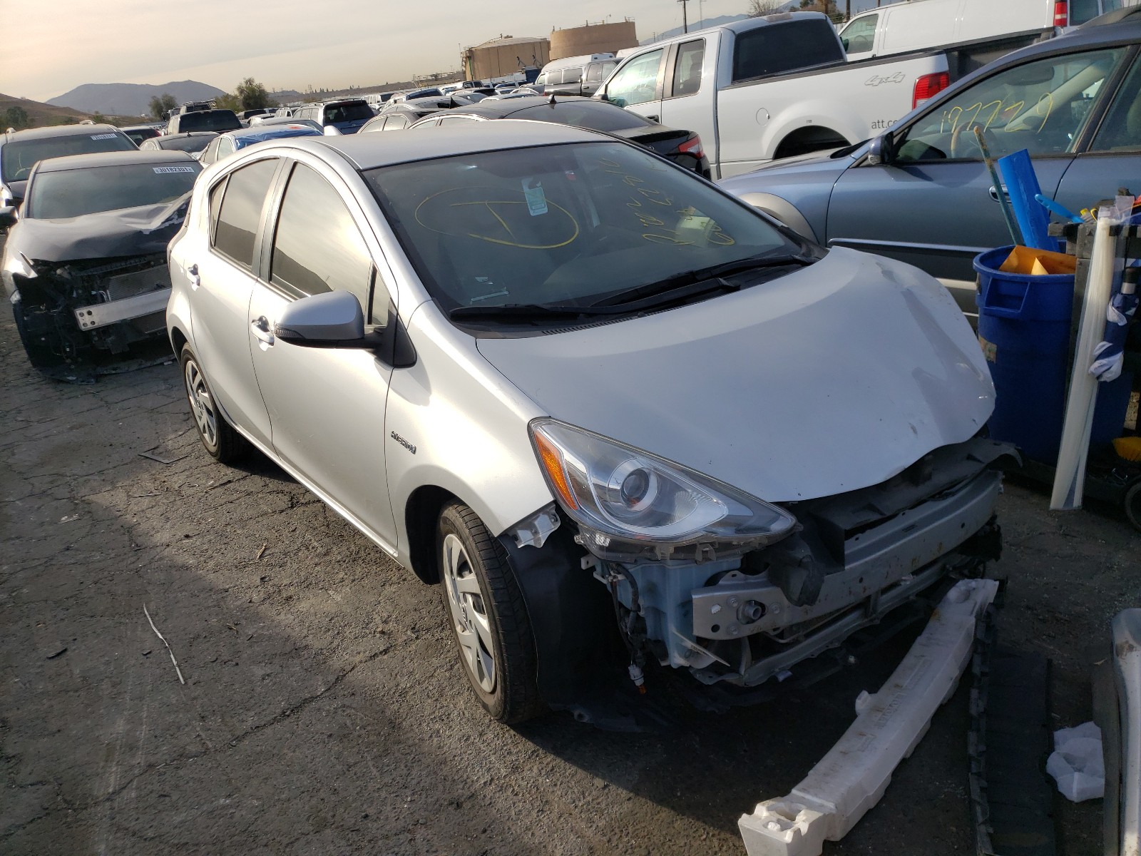 TOYOTA PRIUS C 2015 jtdkdtb34f1585240