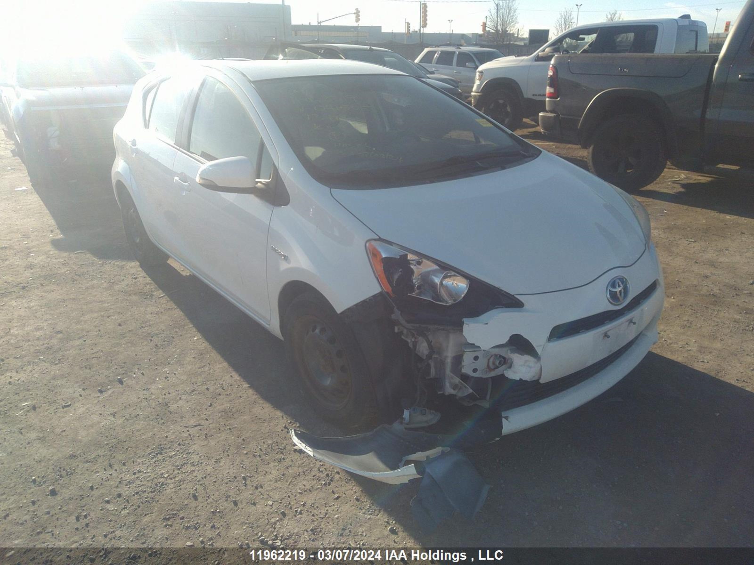 TOYOTA PRIUS C 2013 jtdkdtb35d1041505