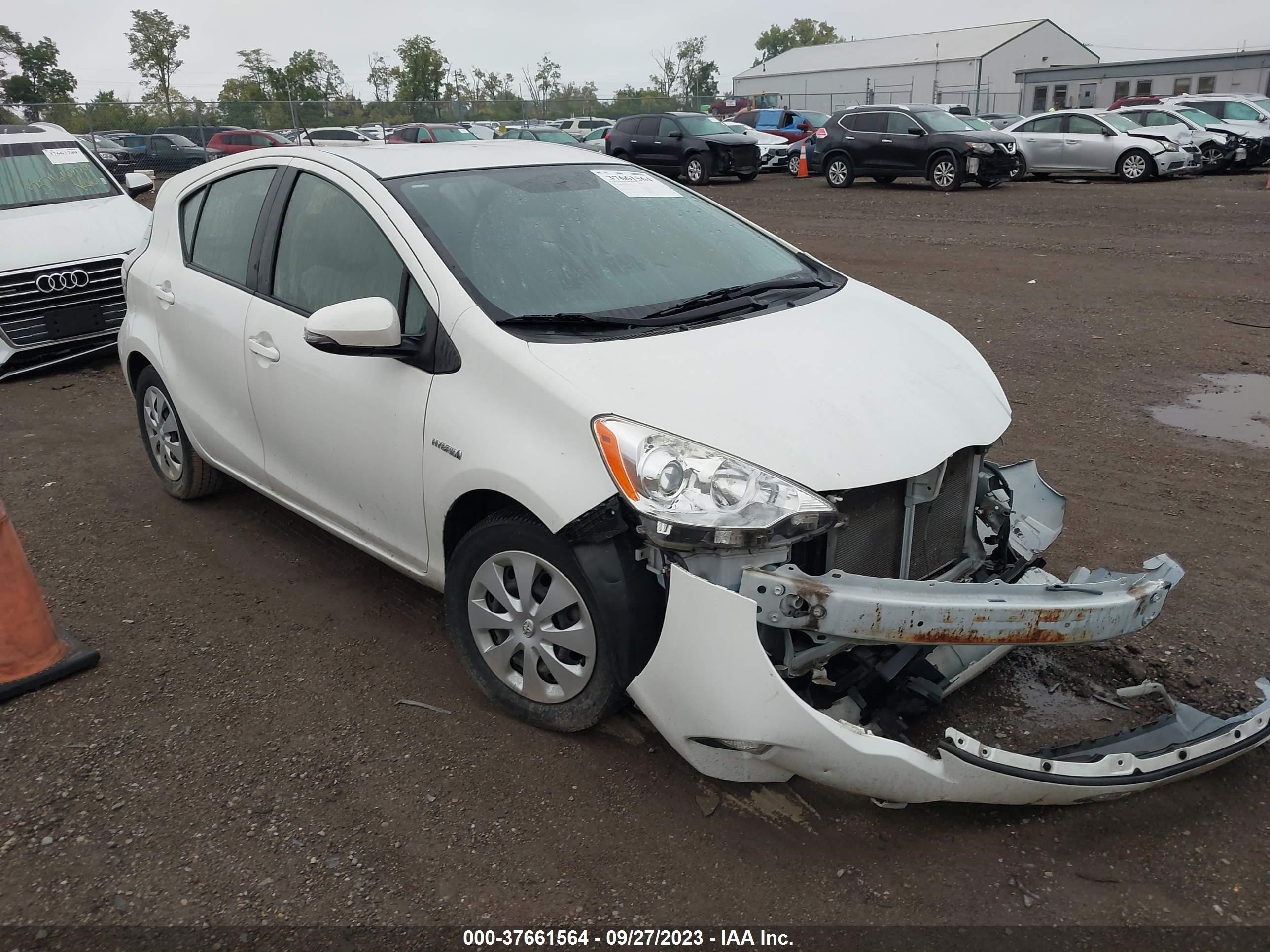 TOYOTA PRIUS C 2014 jtdkdtb36e1573105