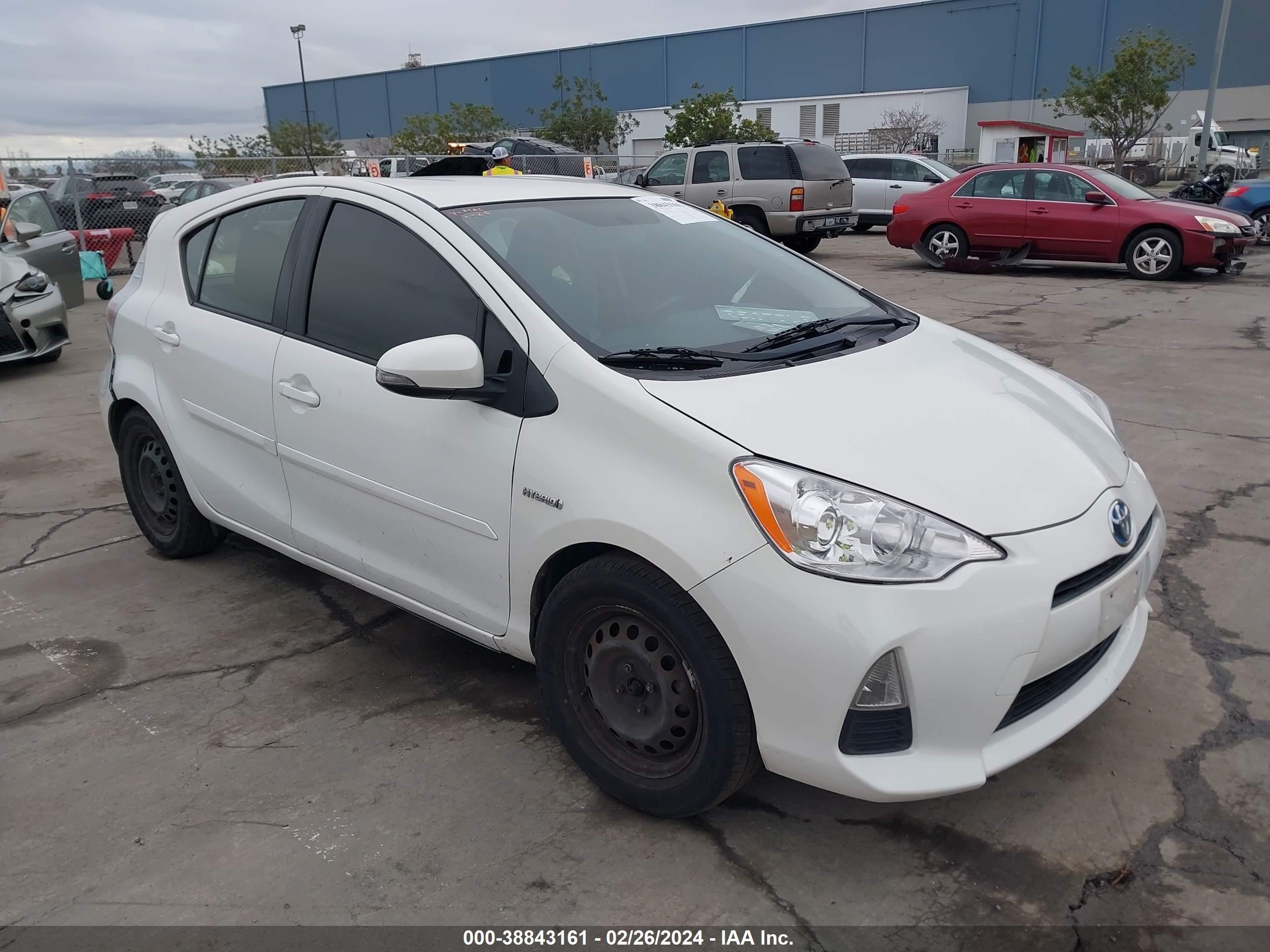 TOYOTA PRIUS C 2013 jtdkdtb37d1544520