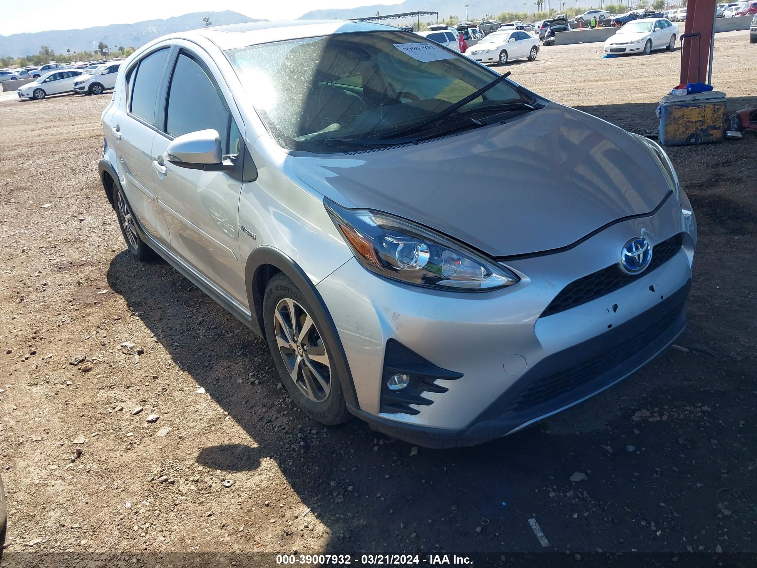 TOYOTA PRIUS C 2018 jtdkdtb38j1617714