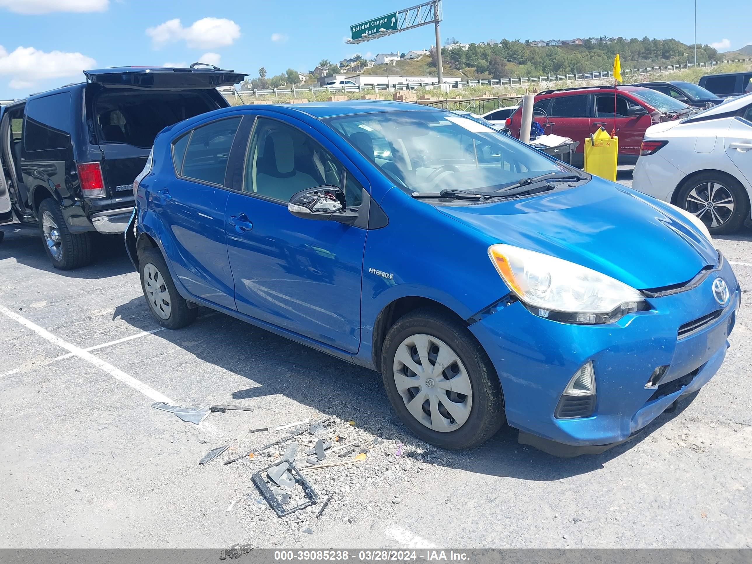 TOYOTA PRIUS C 2013 jtdkdtb39d1047341