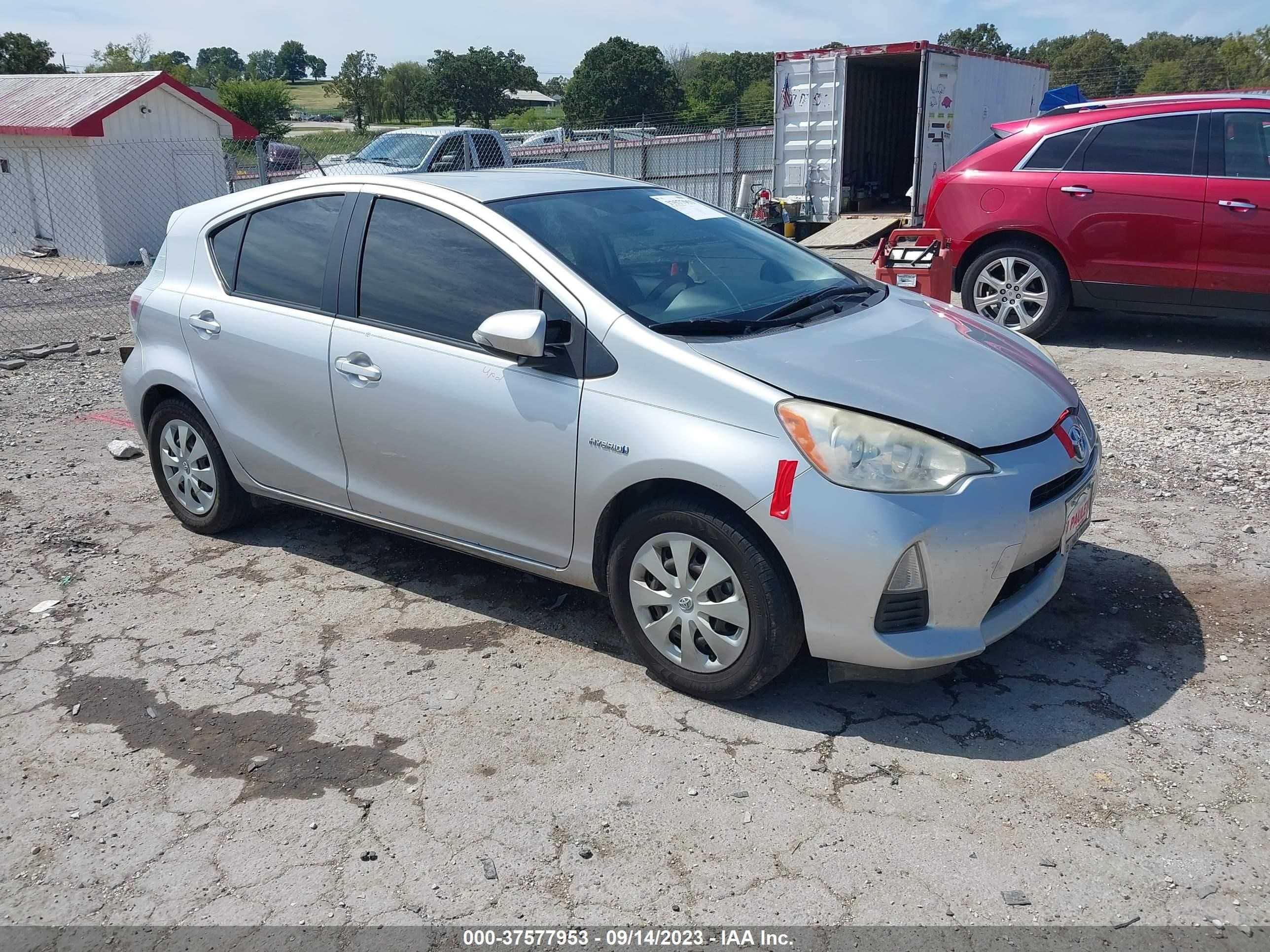 TOYOTA PRIUS C 2013 jtdkdtb39d1555583