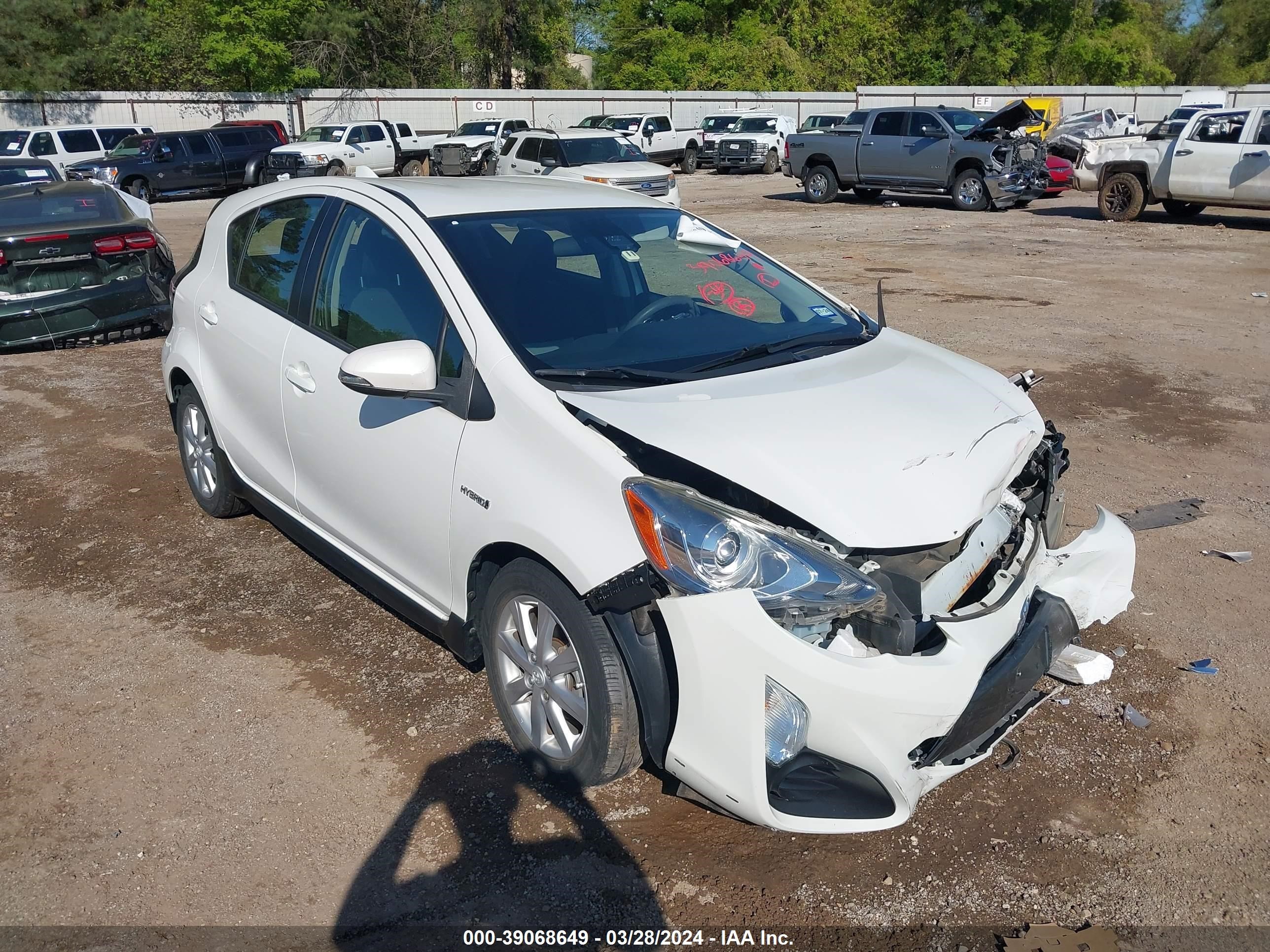 TOYOTA PRIUS C 2017 jtdkdtb39h1596687