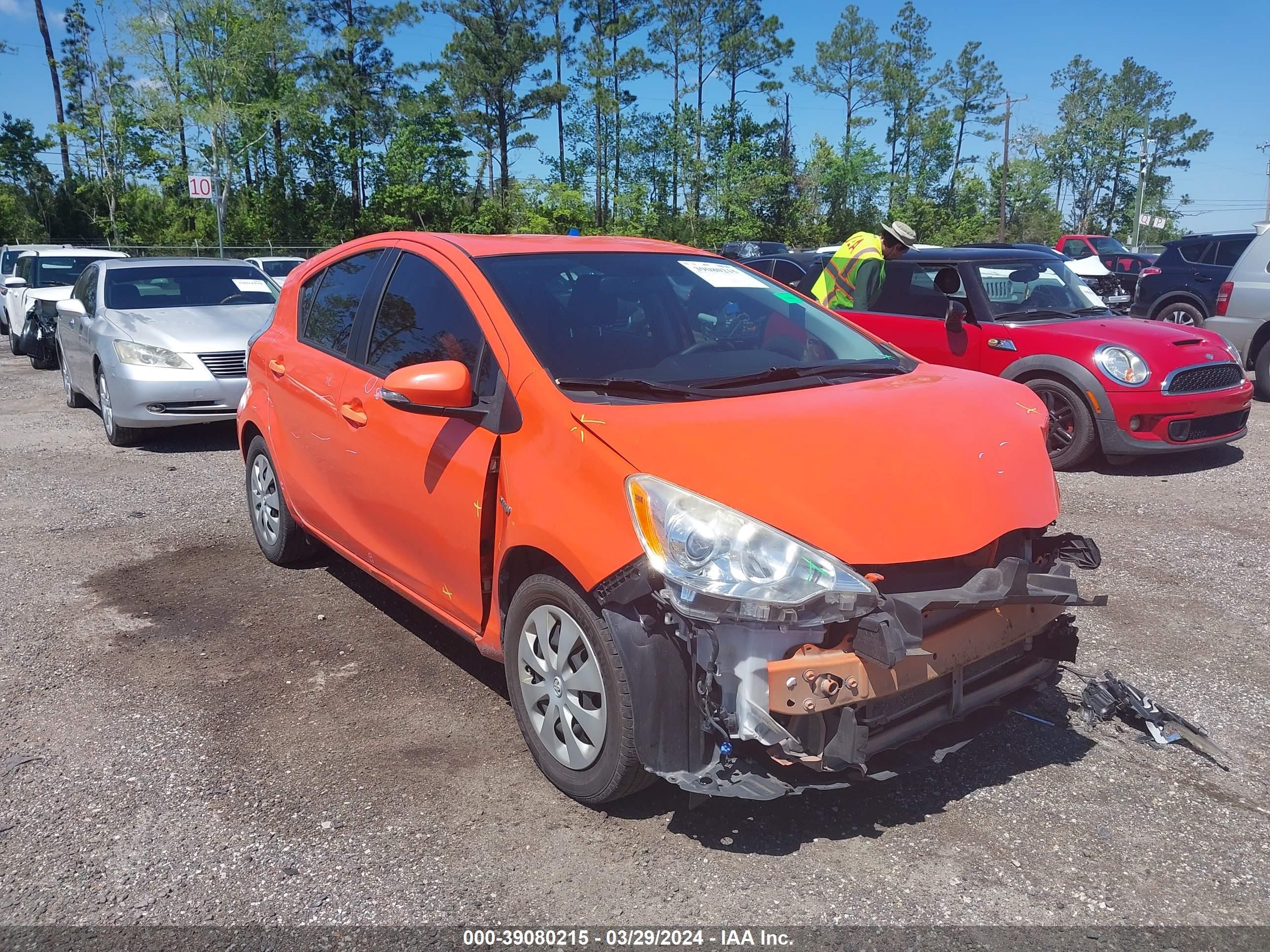 TOYOTA PRIUS C 2013 jtdkdtb3xd1033092