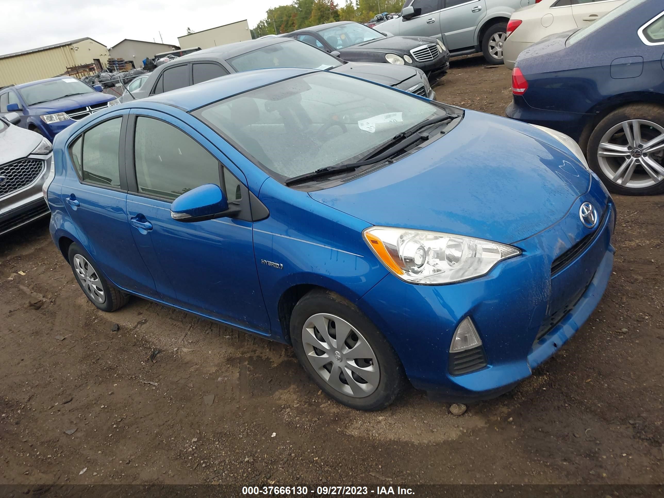 TOYOTA PRIUS C 2014 jtdkdtb3xe1570336