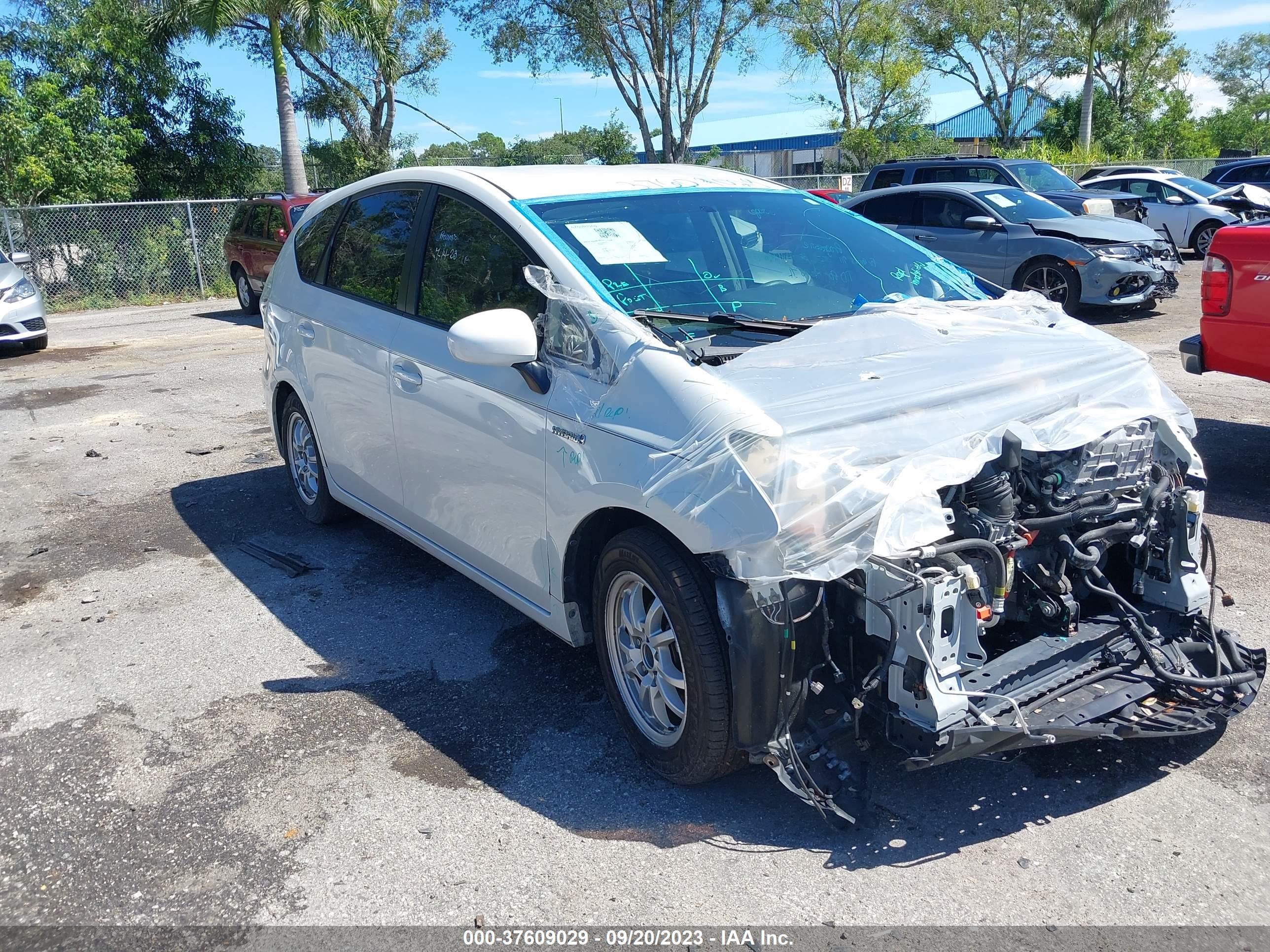 TOYOTA PRIUS V (+) 2014 jtdzn3eu6ej015142