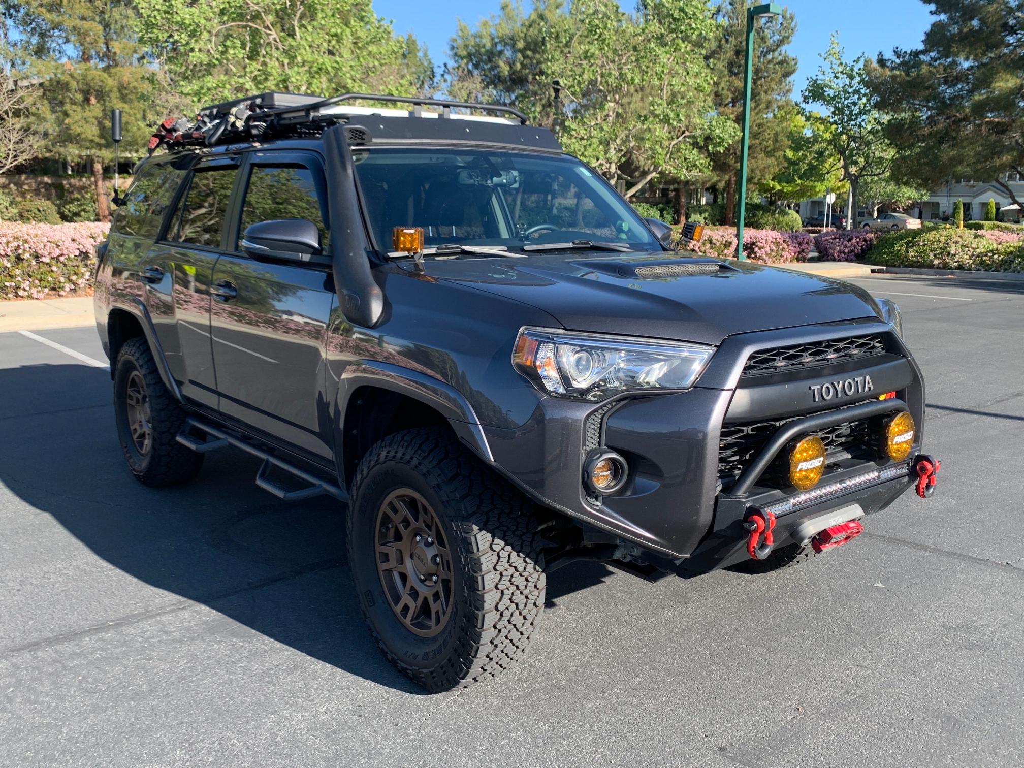 TOYOTA 4RUNNER SR 2018 jtebu5jr8j5518655