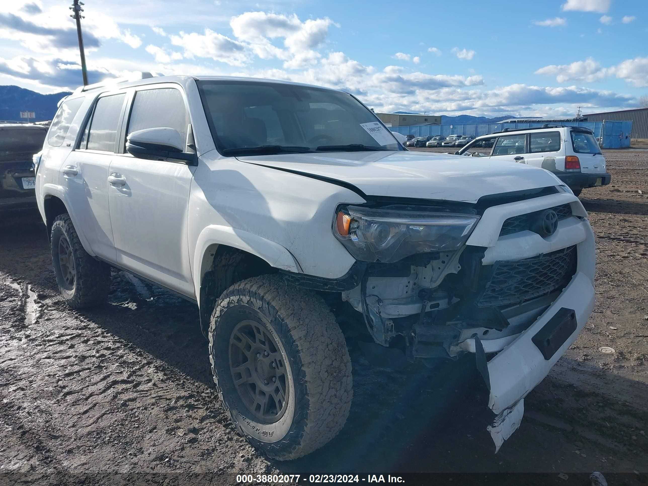 TOYOTA 4RUNNER 2018 jtebu5jr8j5561151