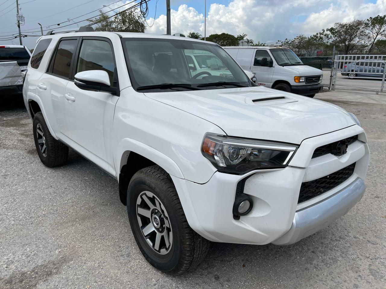 TOYOTA 4RUNNER SR 2017 jtebu5jr9h5407204