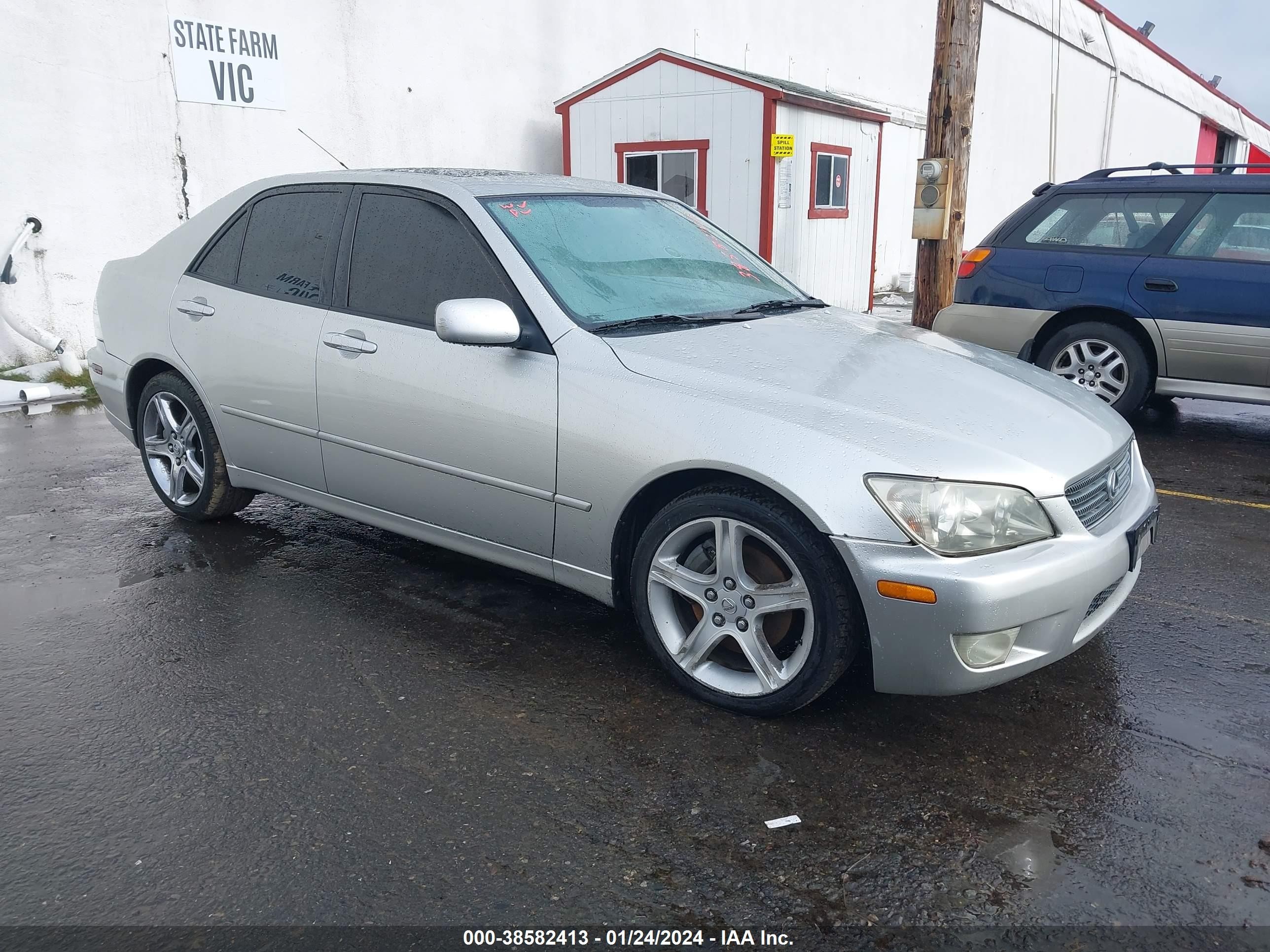 LEXUS IS 2001 jthbd182210009565