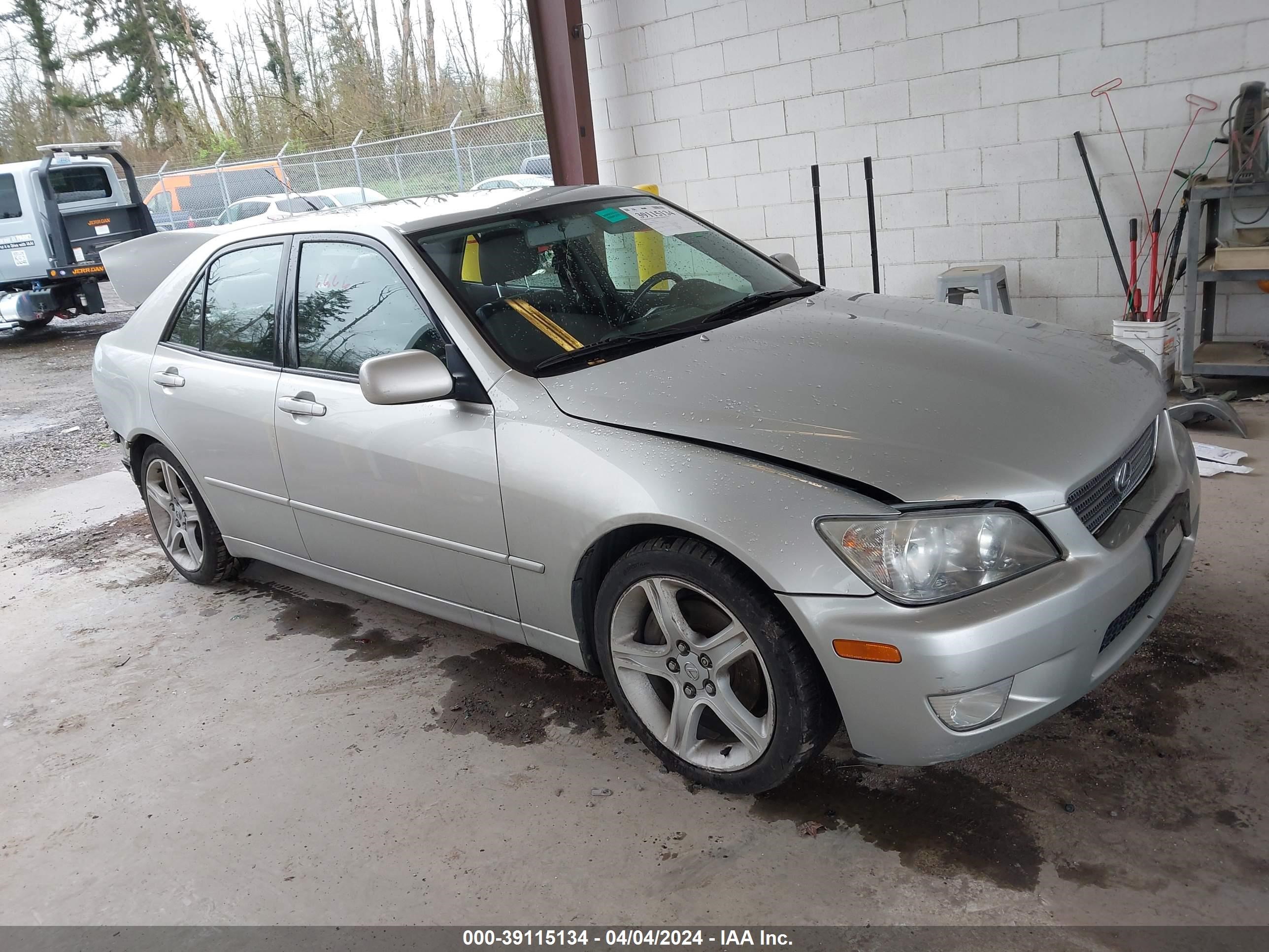 LEXUS IS 2001 jthbd182210031047