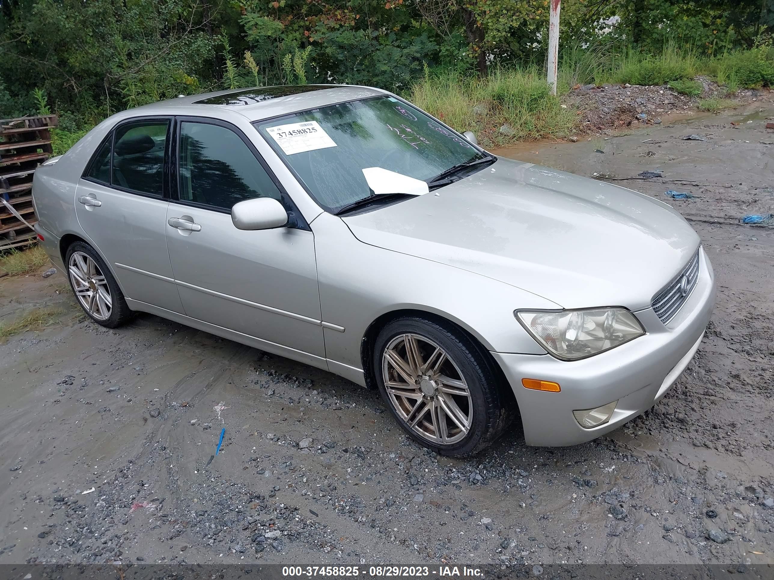 LEXUS IS 2001 jthbd182310021823