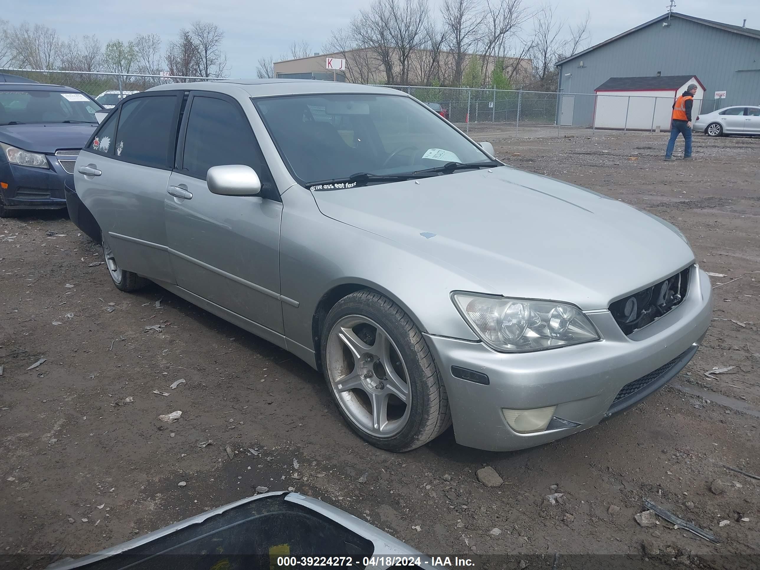 LEXUS IS 2001 jthbd182510003968