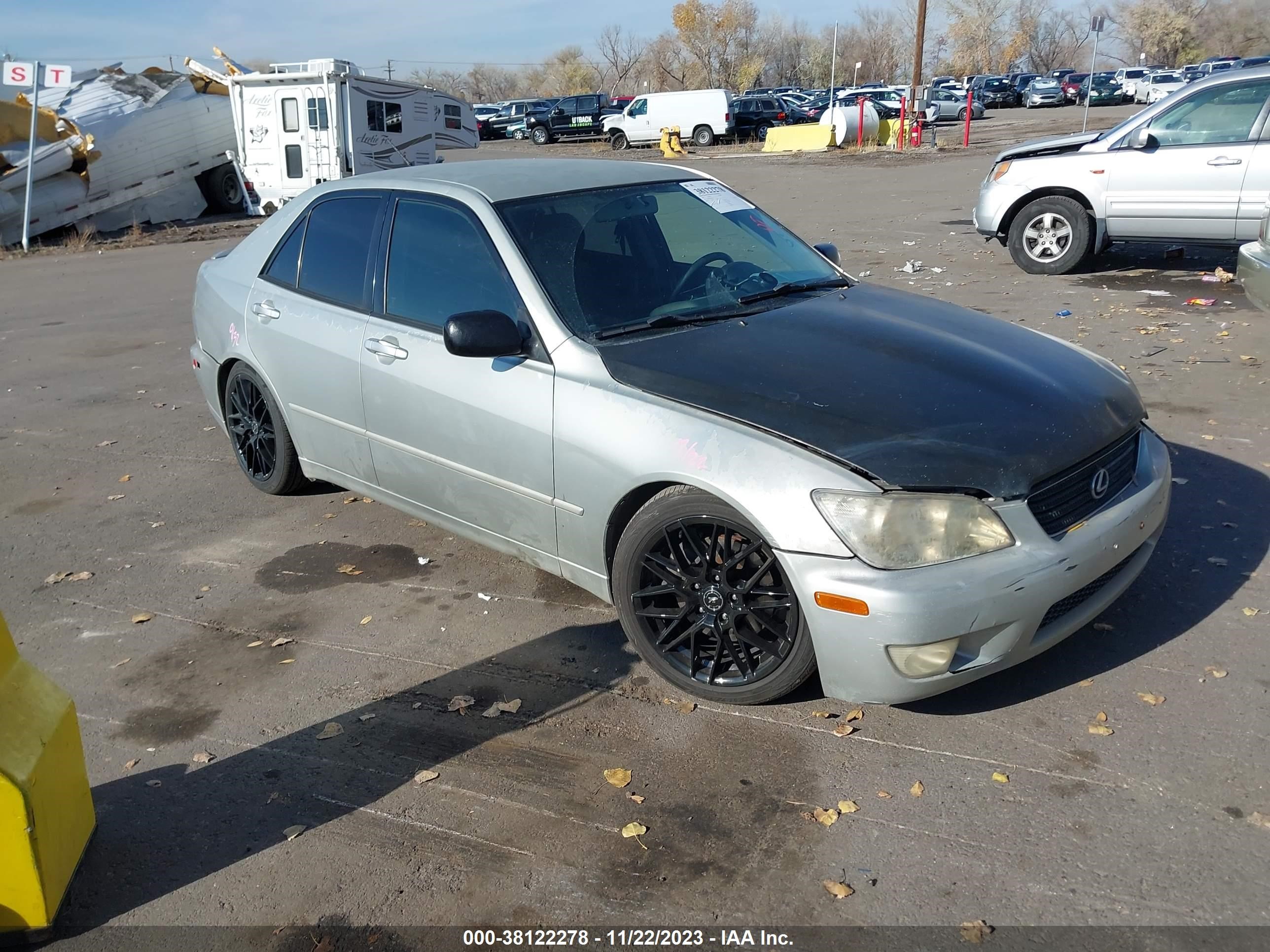 LEXUS IS 2001 jthbd182810007920