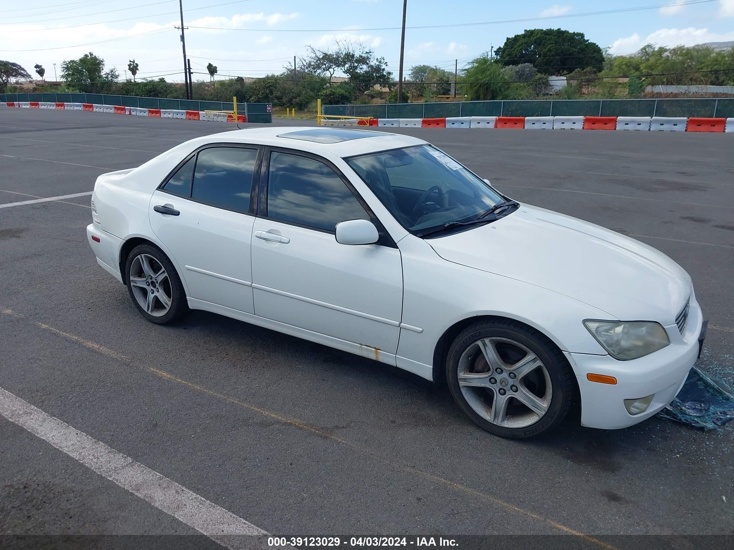 LEXUS IS 2001 jthbd182910018554