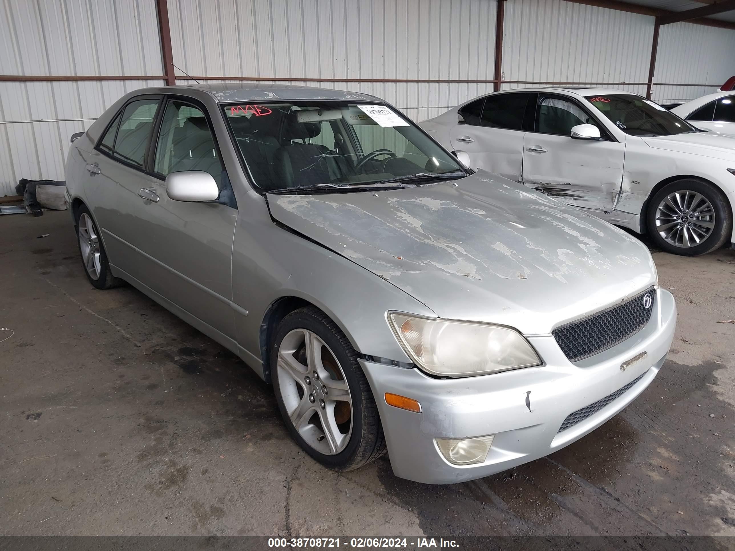 LEXUS IS 2001 jthbd182910029134