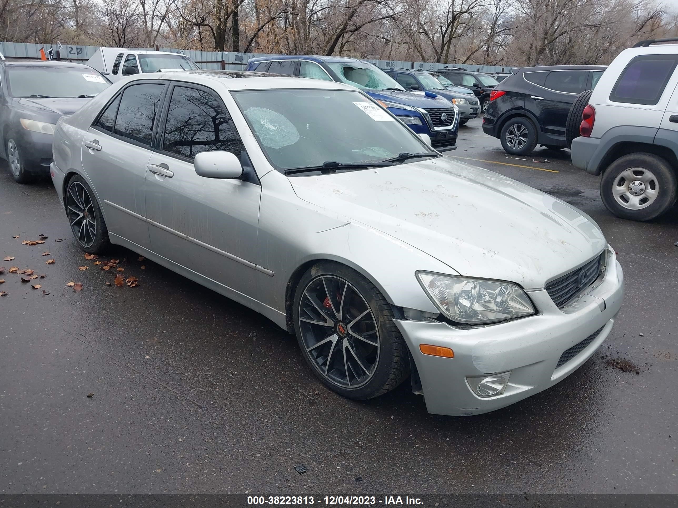 LEXUS IS 2001 jthbd182910032647