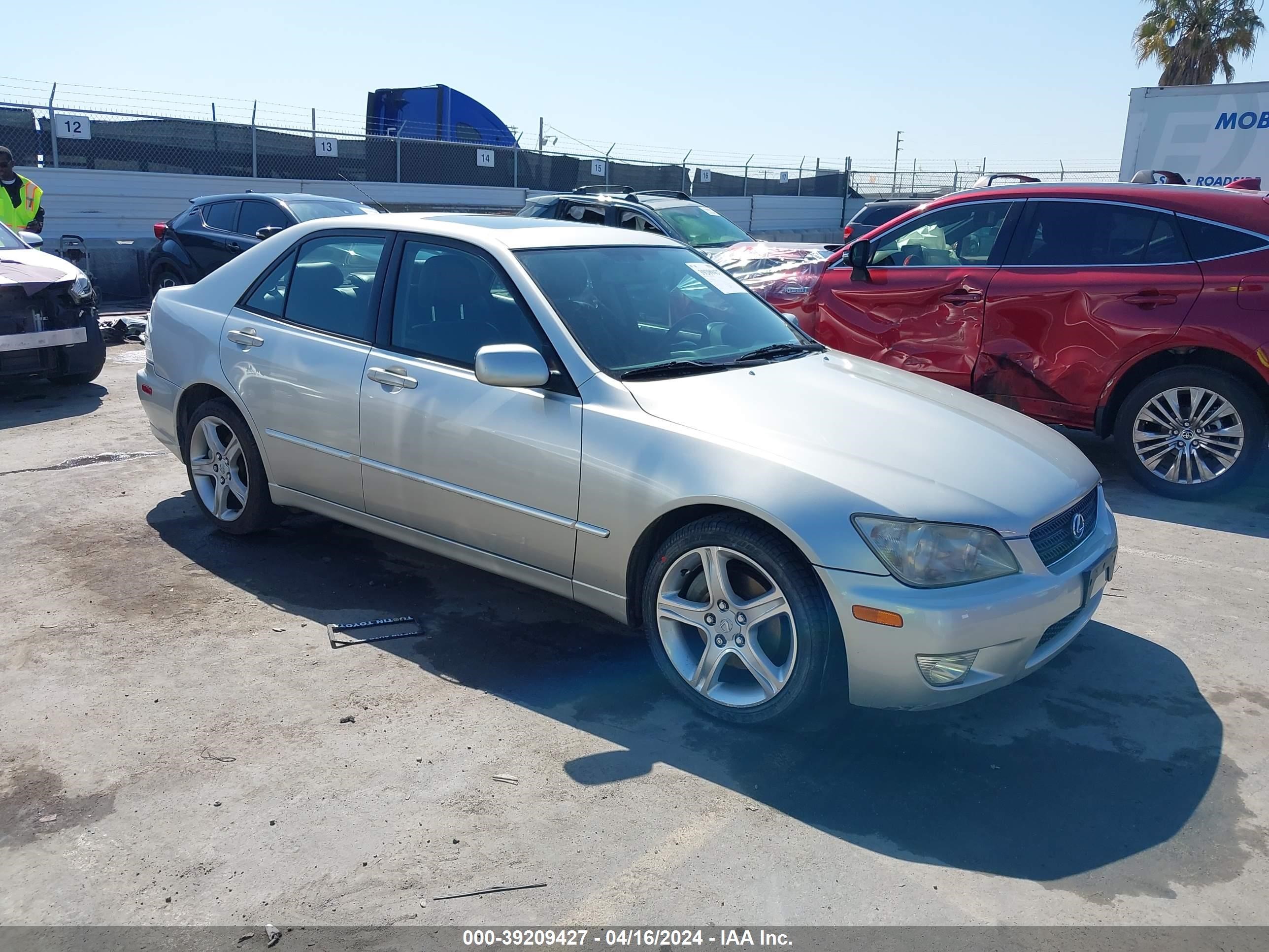 LEXUS IS 2002 jthbd192020037770