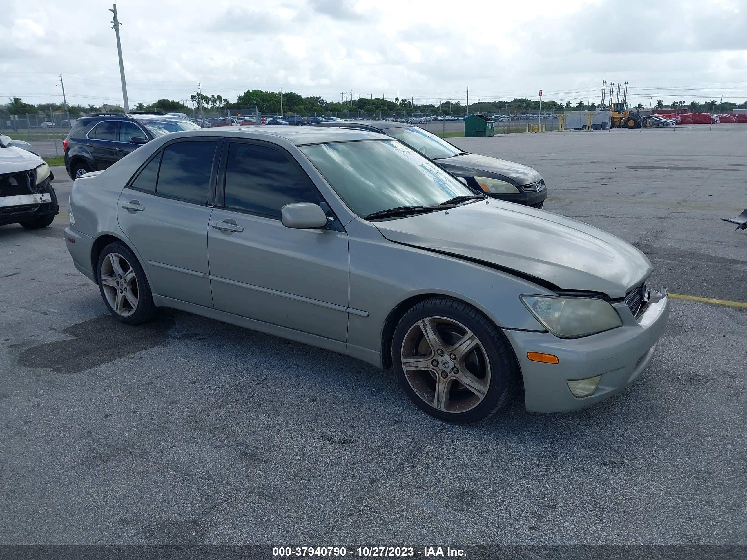 LEXUS IS 2002 jthbd192020053404