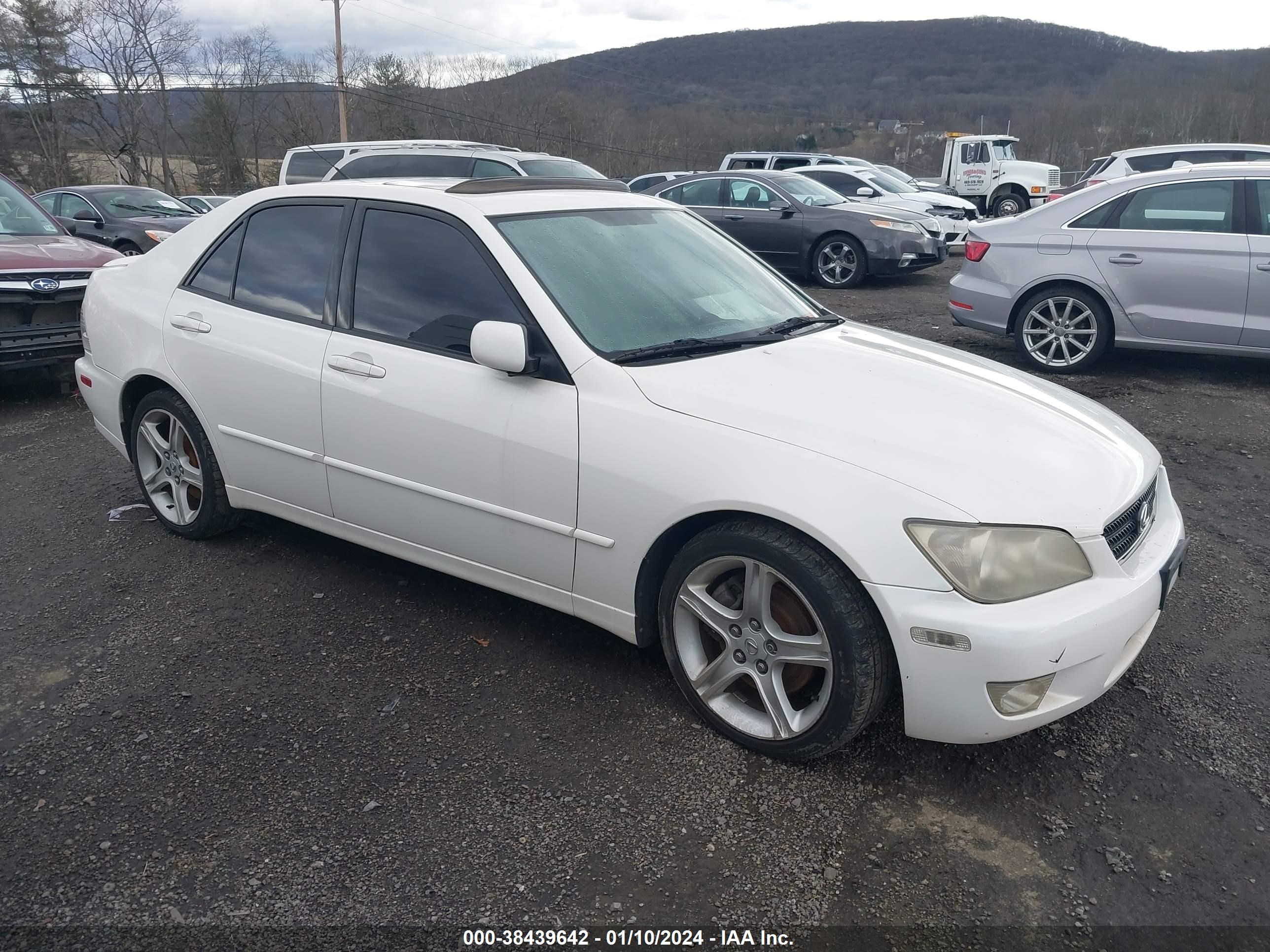 LEXUS IS 2002 jthbd192020057338