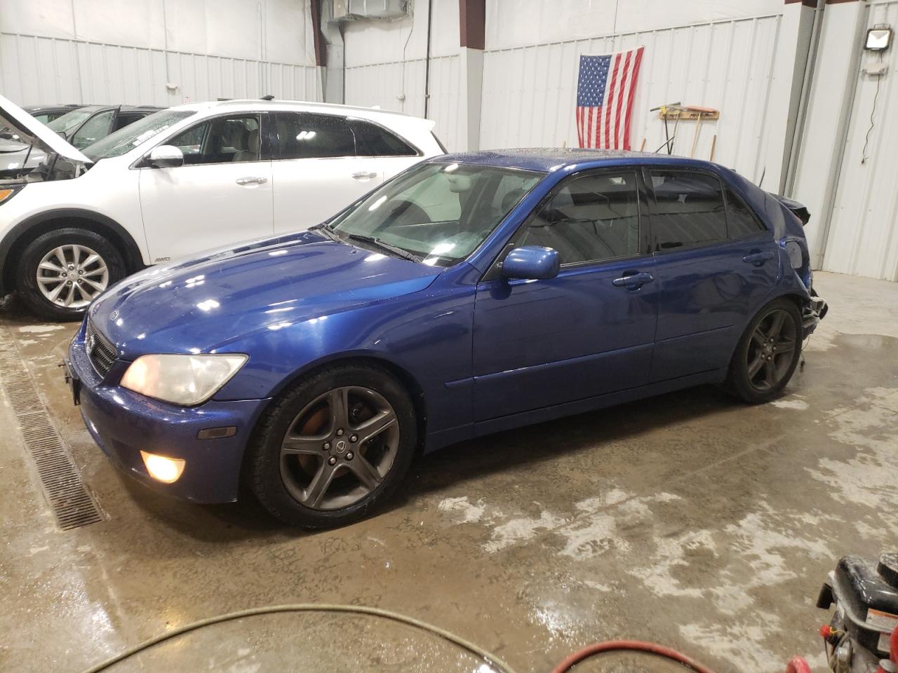 LEXUS IS 2002 jthbd192220051900