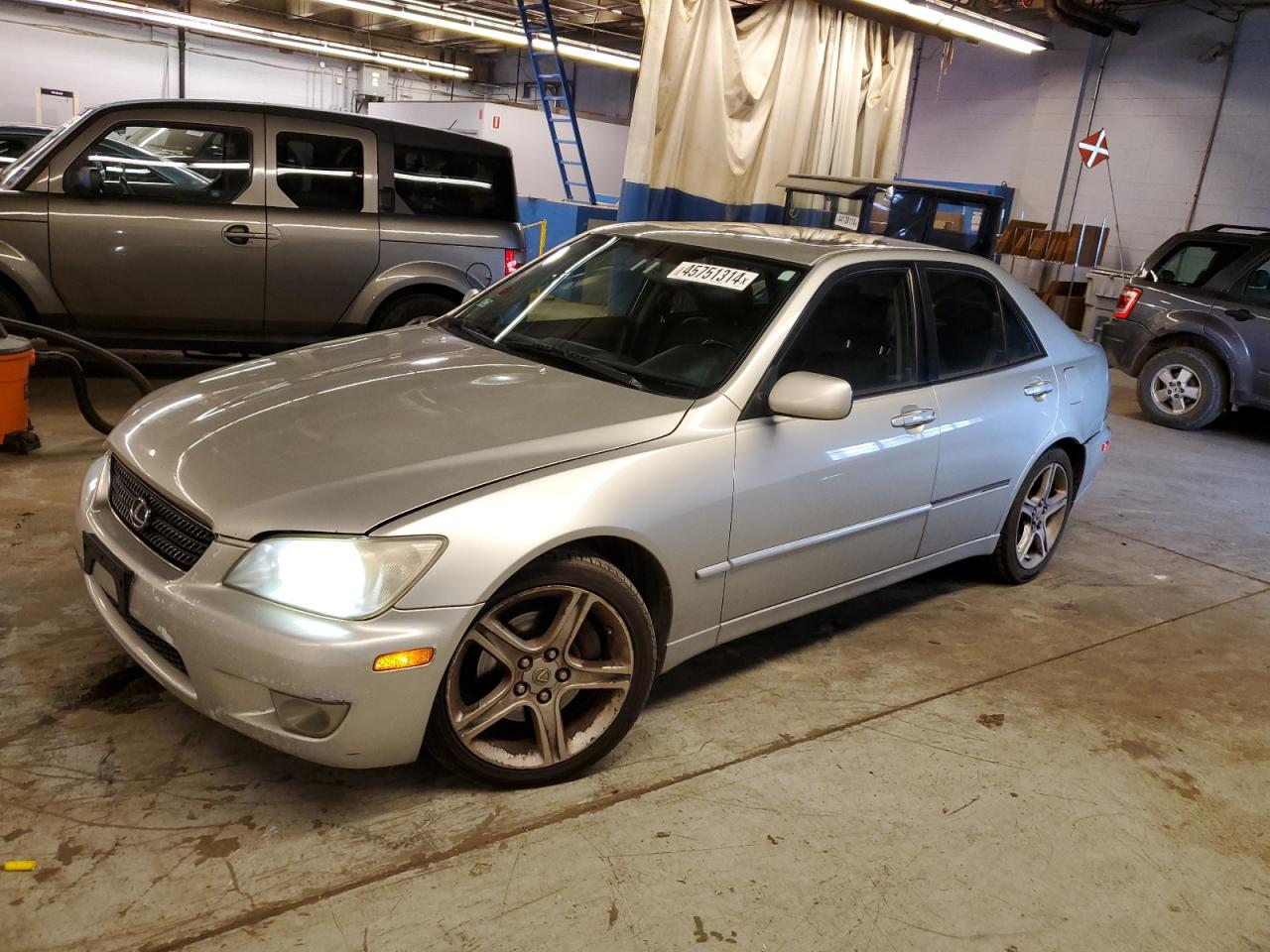 LEXUS IS 2004 jthbd192240088402