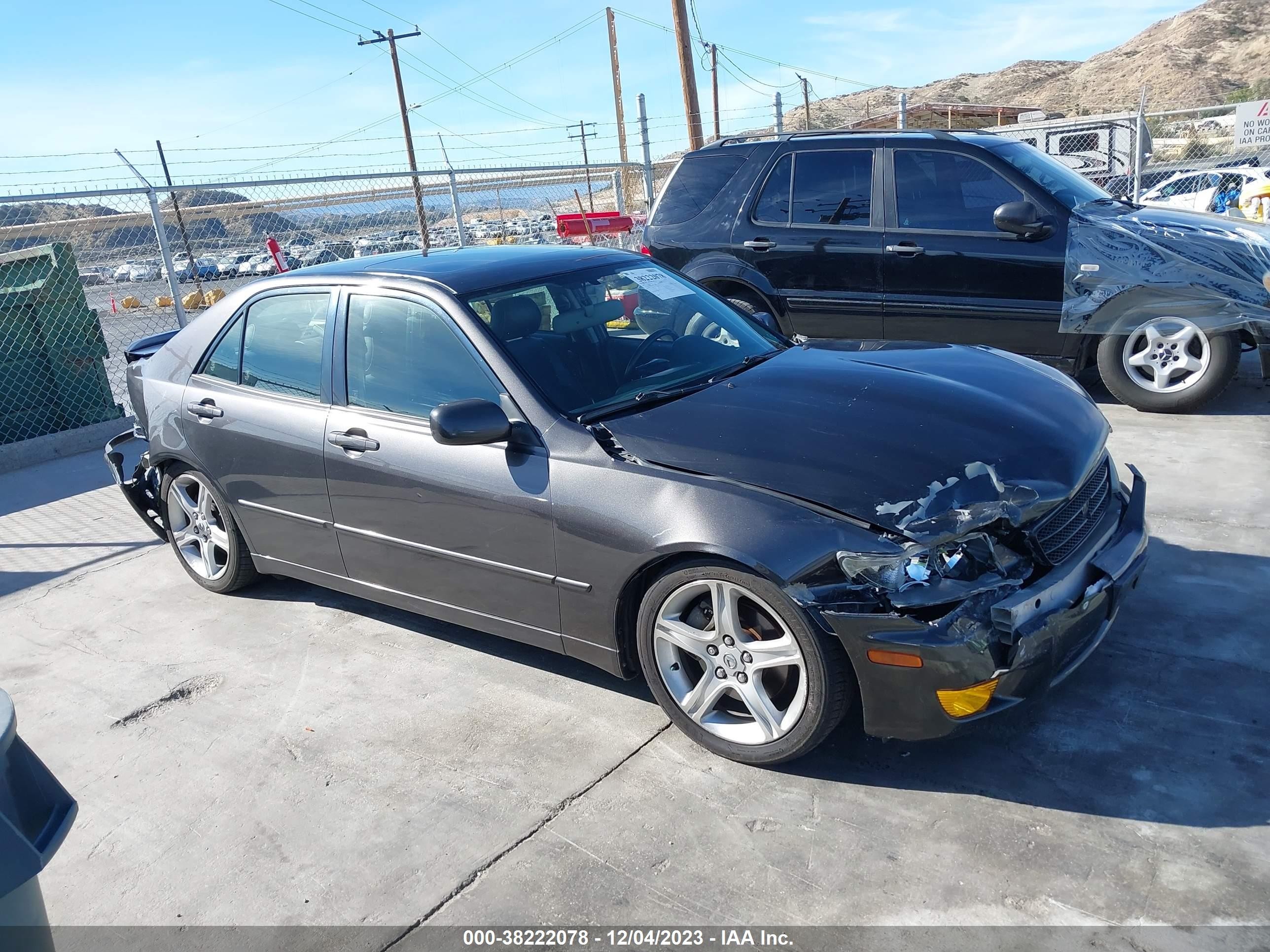 LEXUS IS 2004 jthbd192340086397