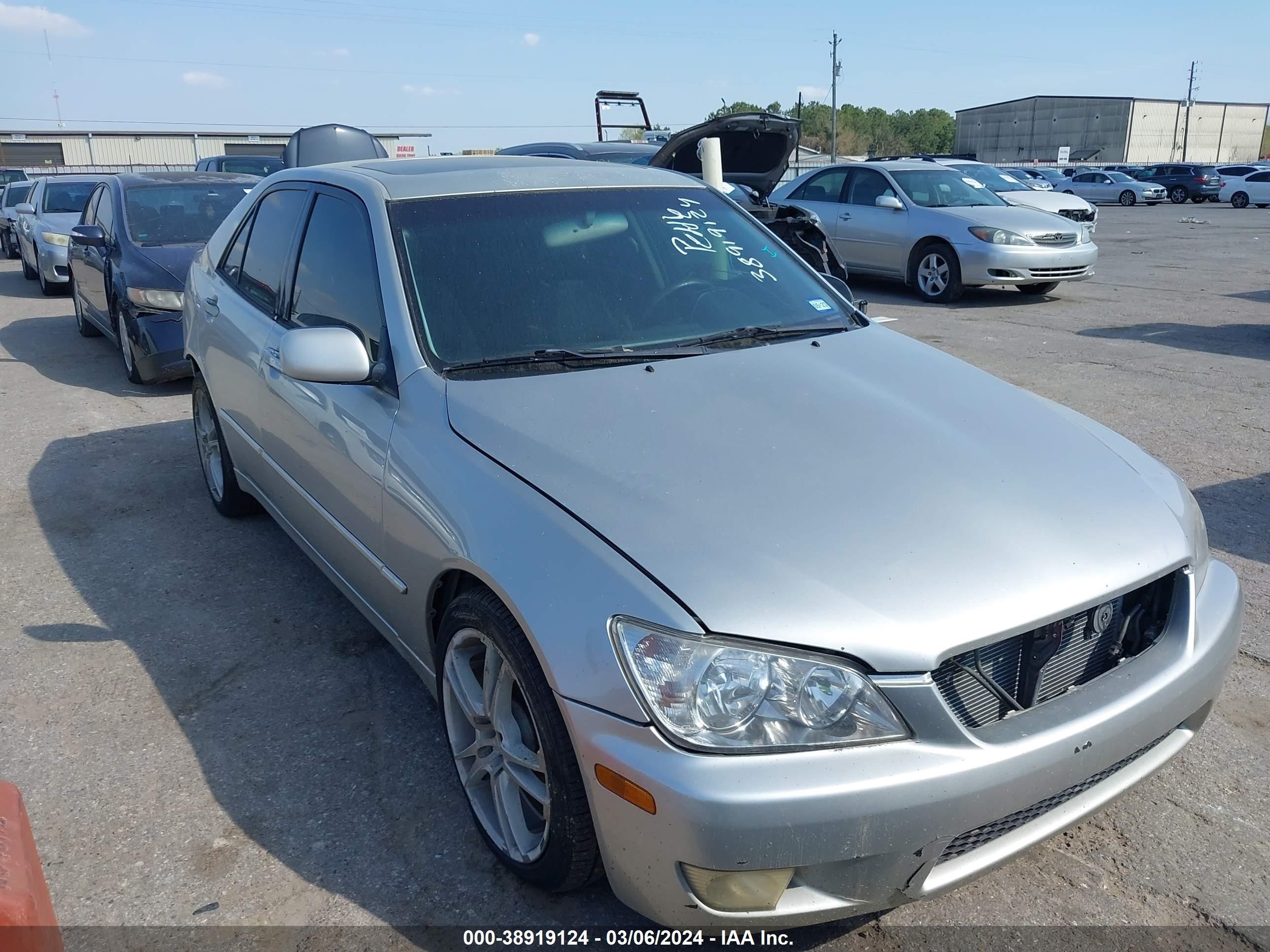 LEXUS IS 2002 jthbd192420055737