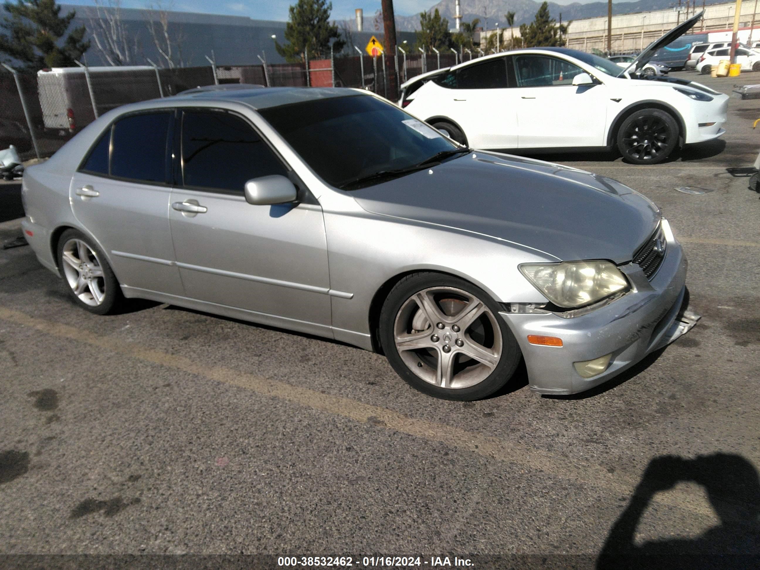 LEXUS IS 2002 jthbd192620056520