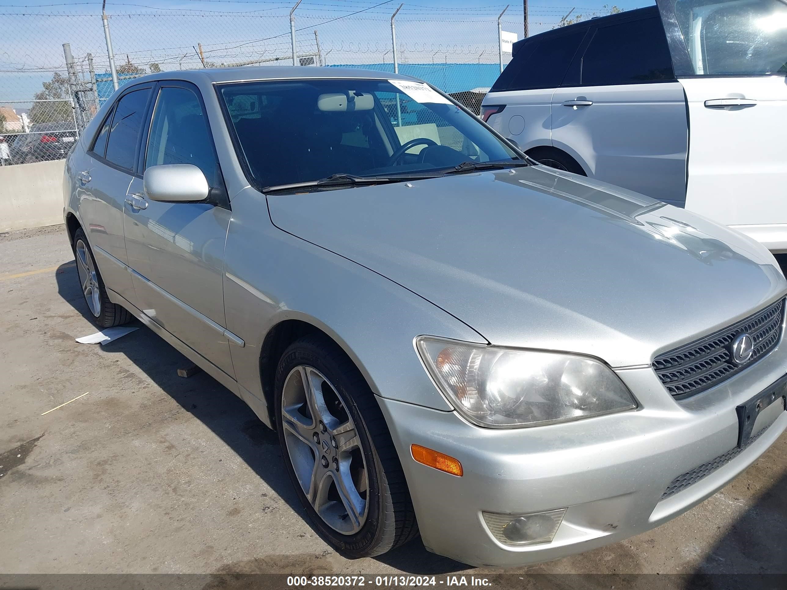 LEXUS IS 2004 jthbd192740090436