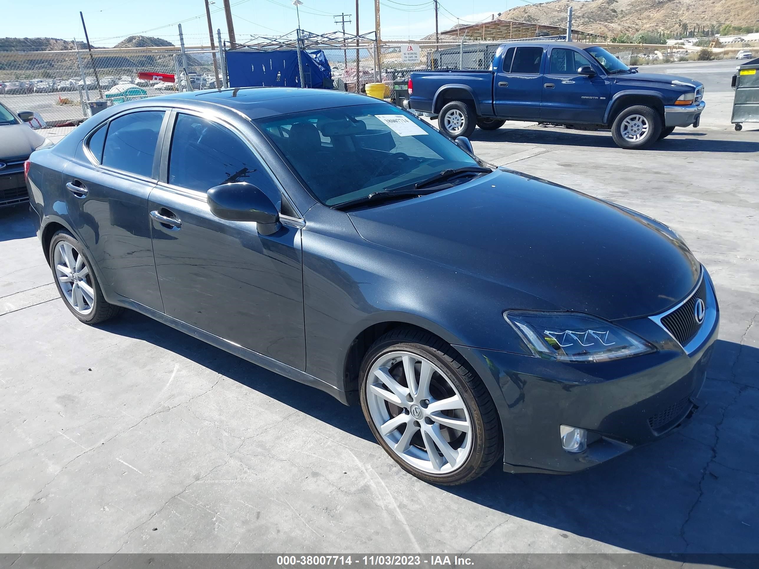 LEXUS IS 2006 jthbe262162003225