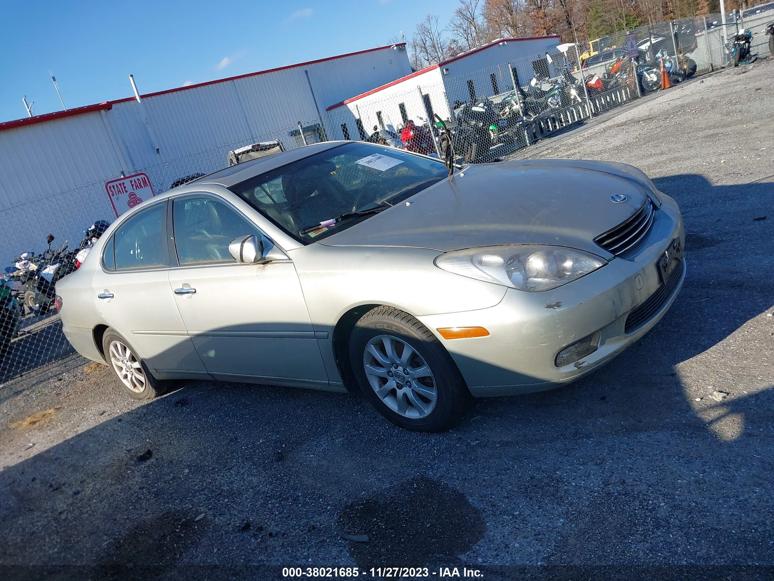 LEXUS ES 2003 jthbf30g135040194