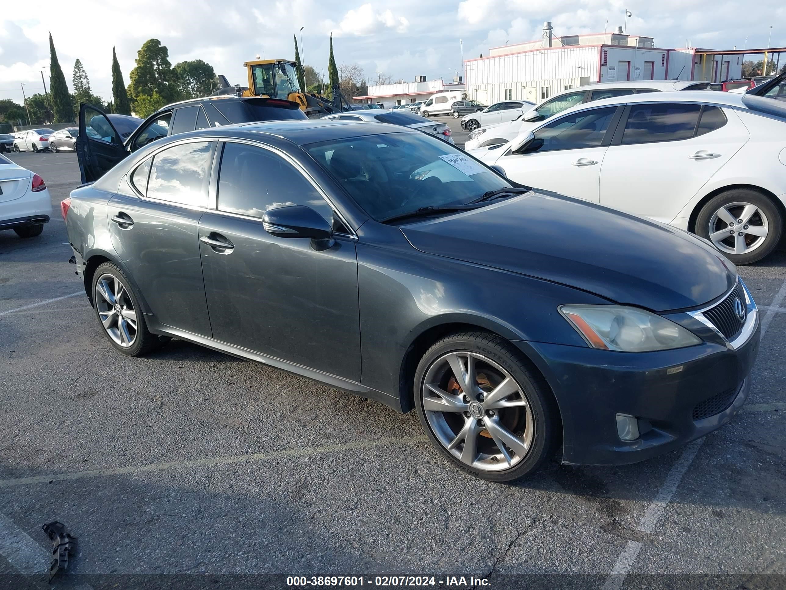 LEXUS IS 2009 jthbk262195102655