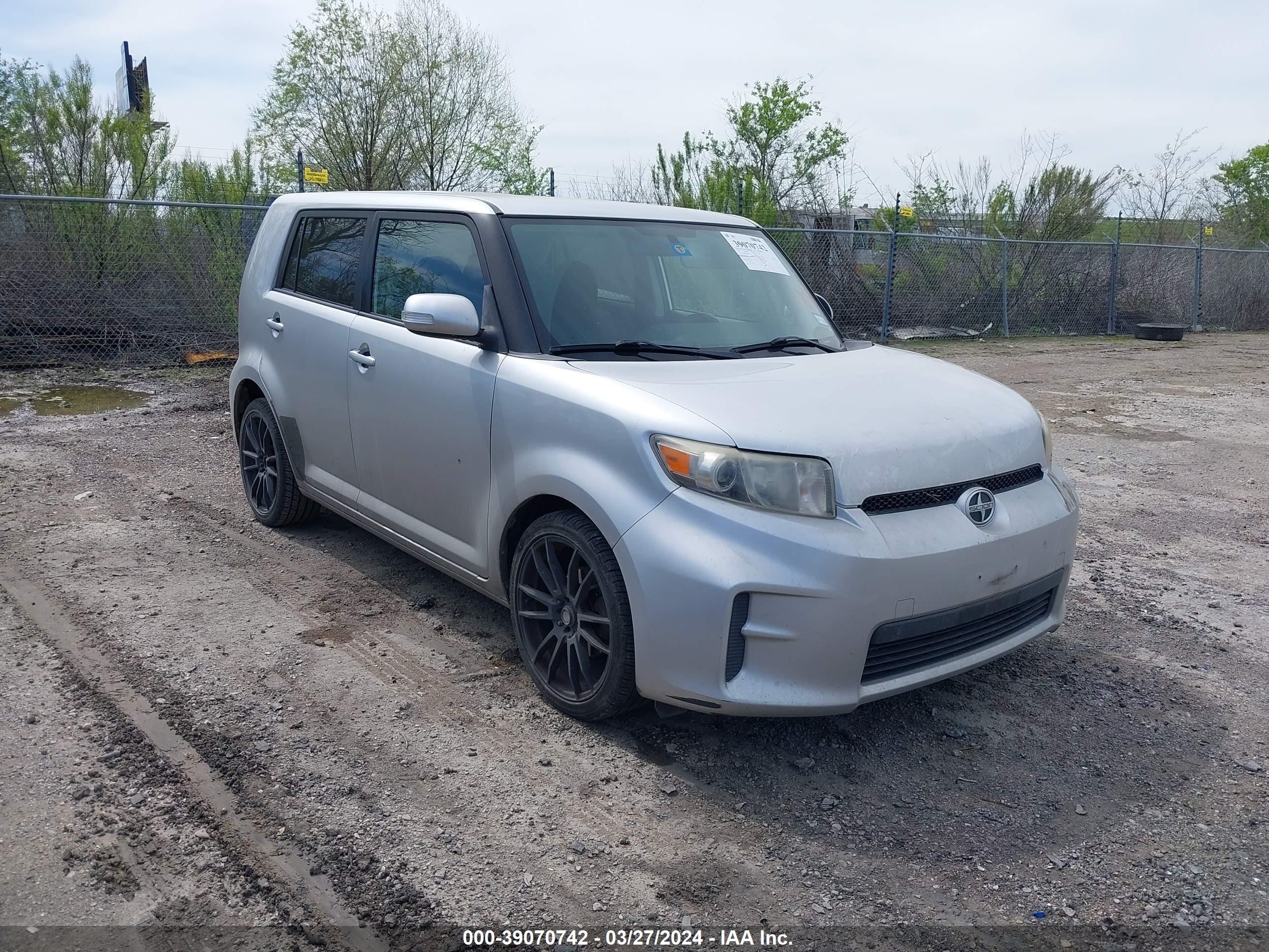 SCION XB 2011 jtlze4fe1b1128137