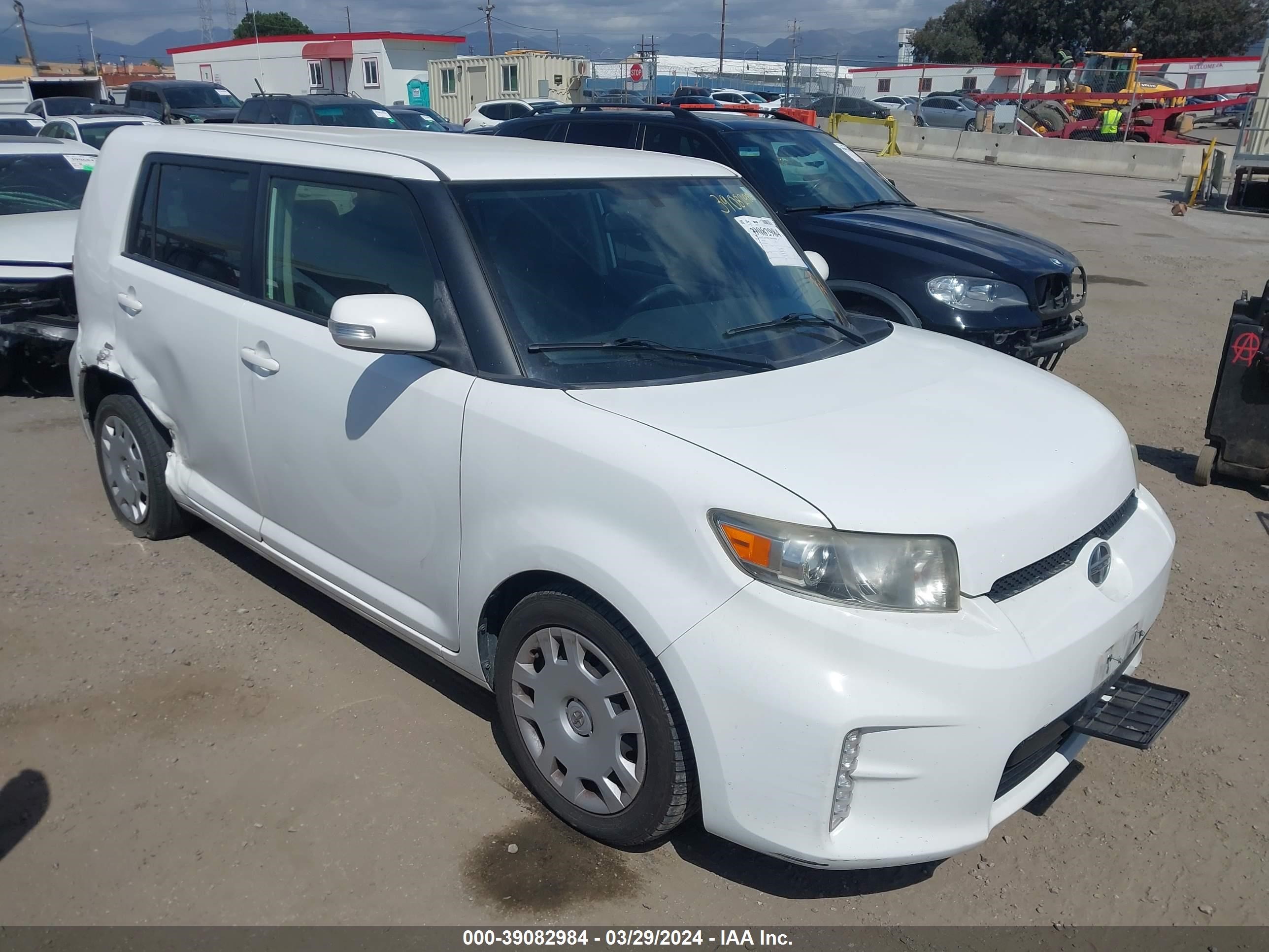 SCION XB 2014 jtlze4fe1ej055646