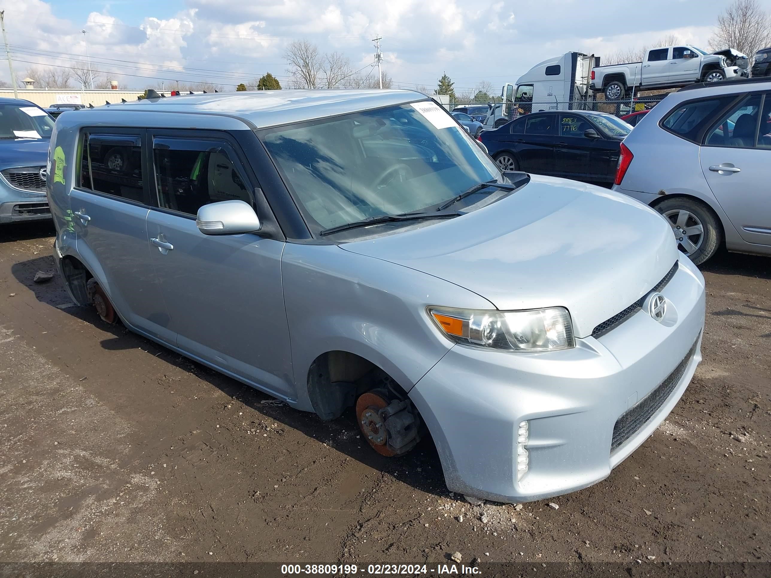 SCION XB 2013 jtlze4fe2dj042242